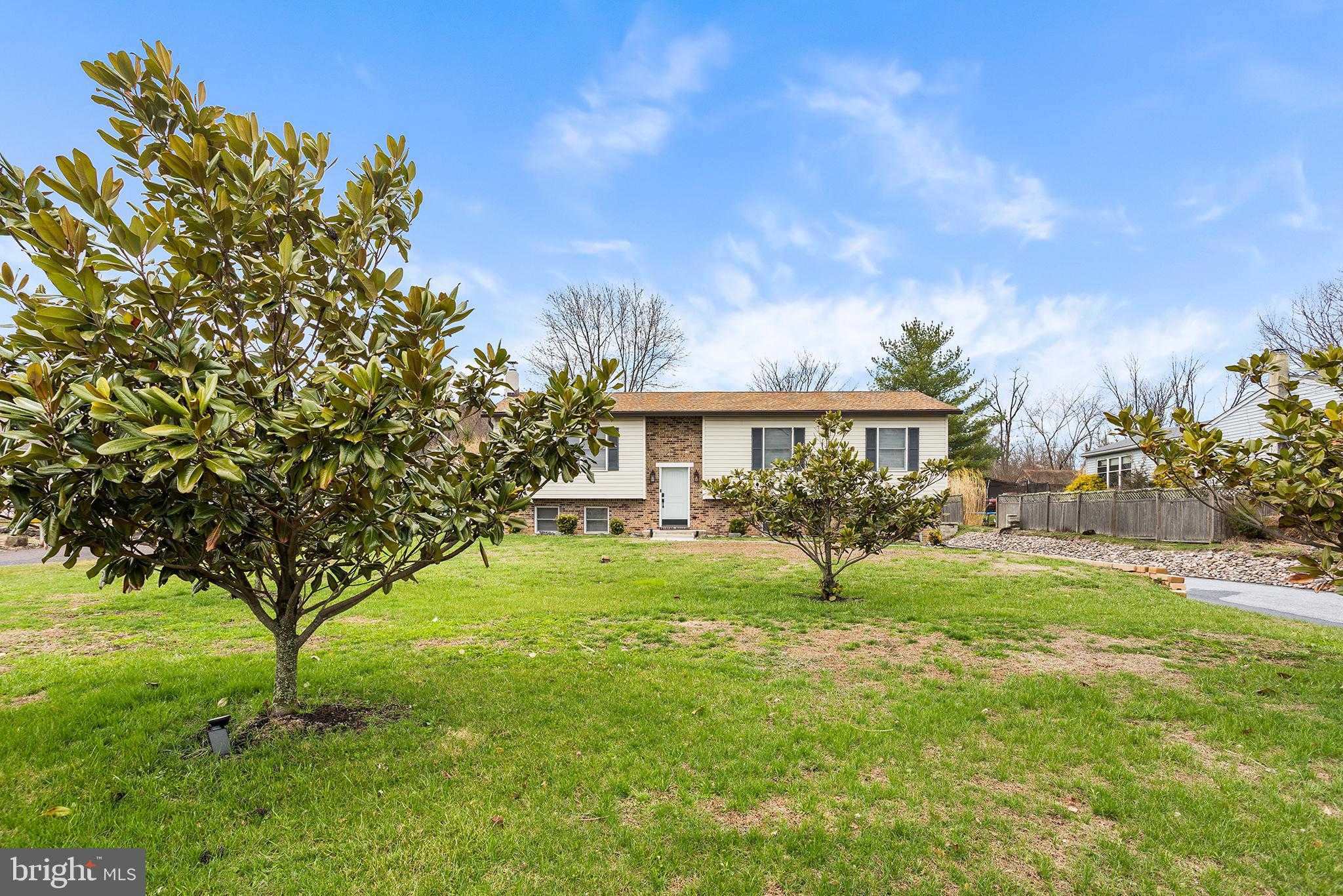 1413 Heather Pl photo 2