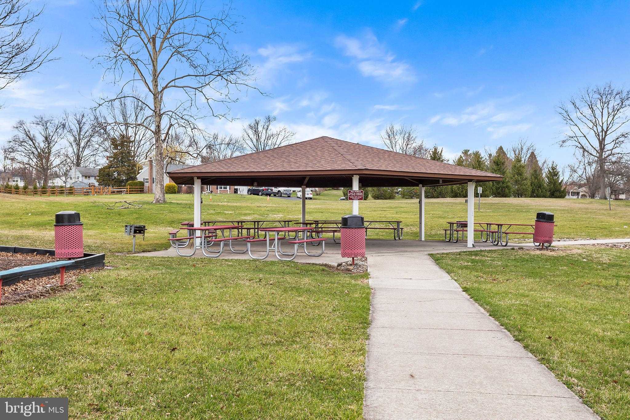 1413 Heather Pl photo 28