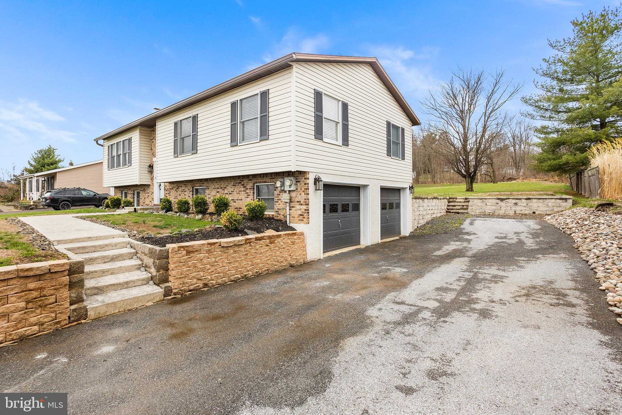 1413 Heather Pl photo 4