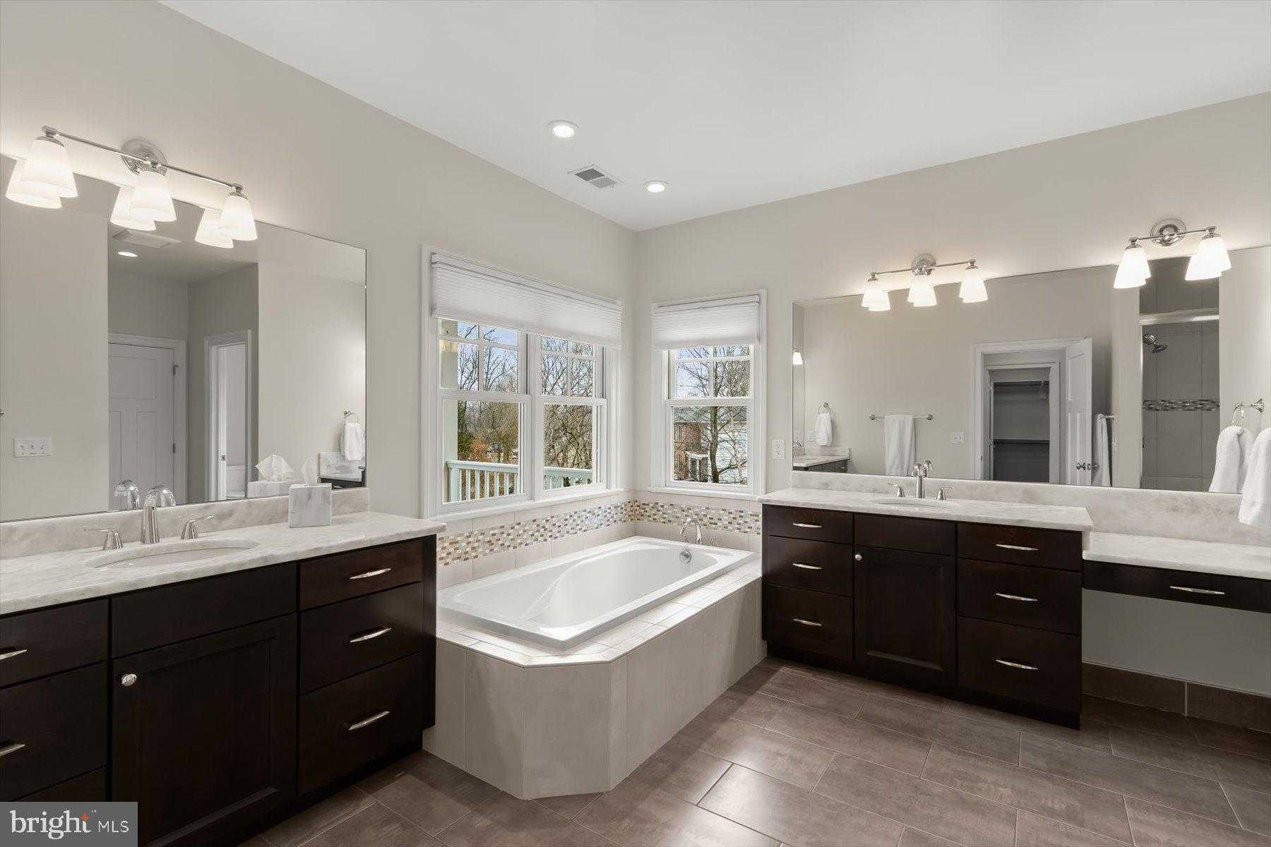 311 Grove Ave Apt C photo 29