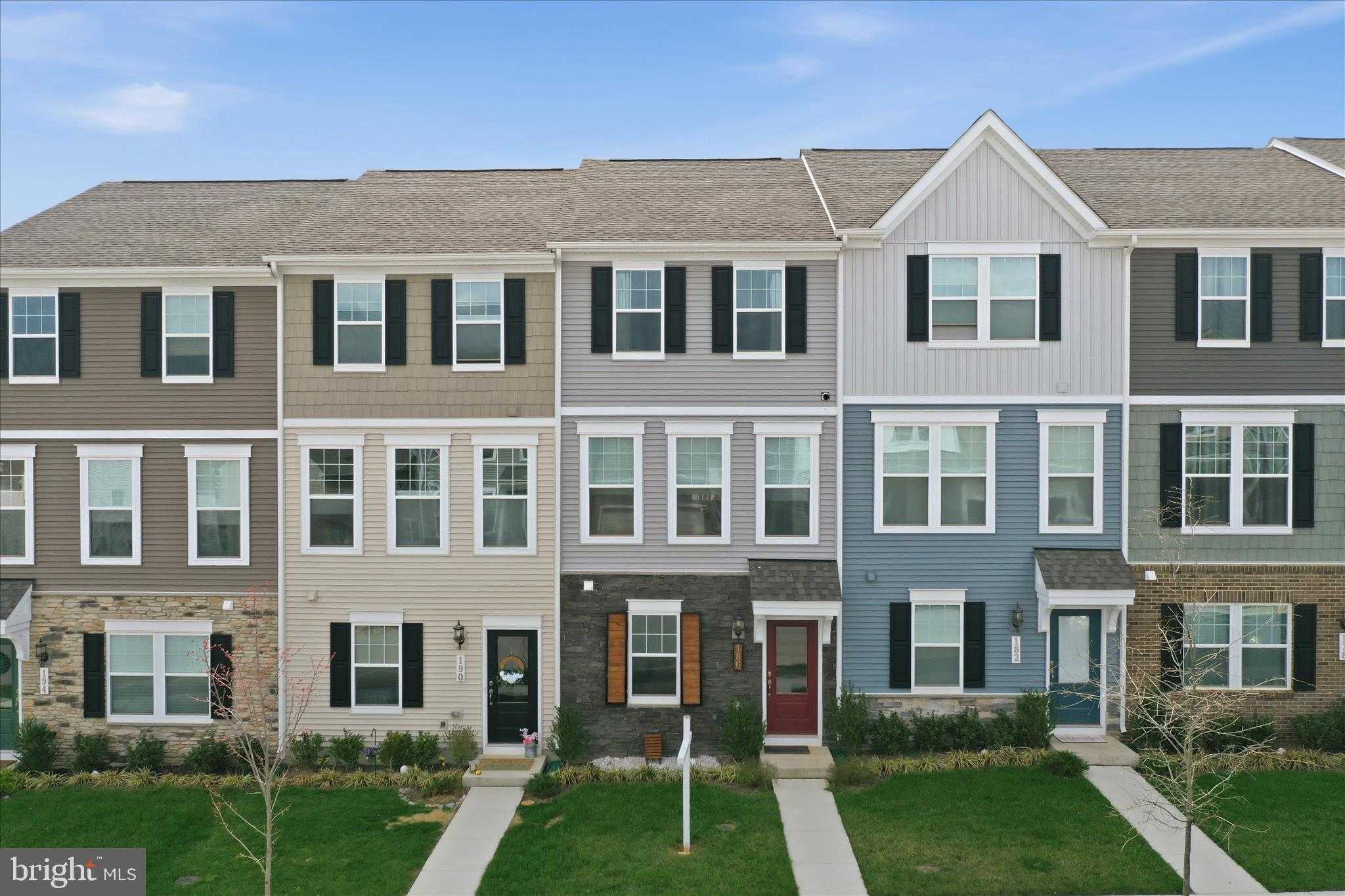 186 Coolidge Ave photo 2