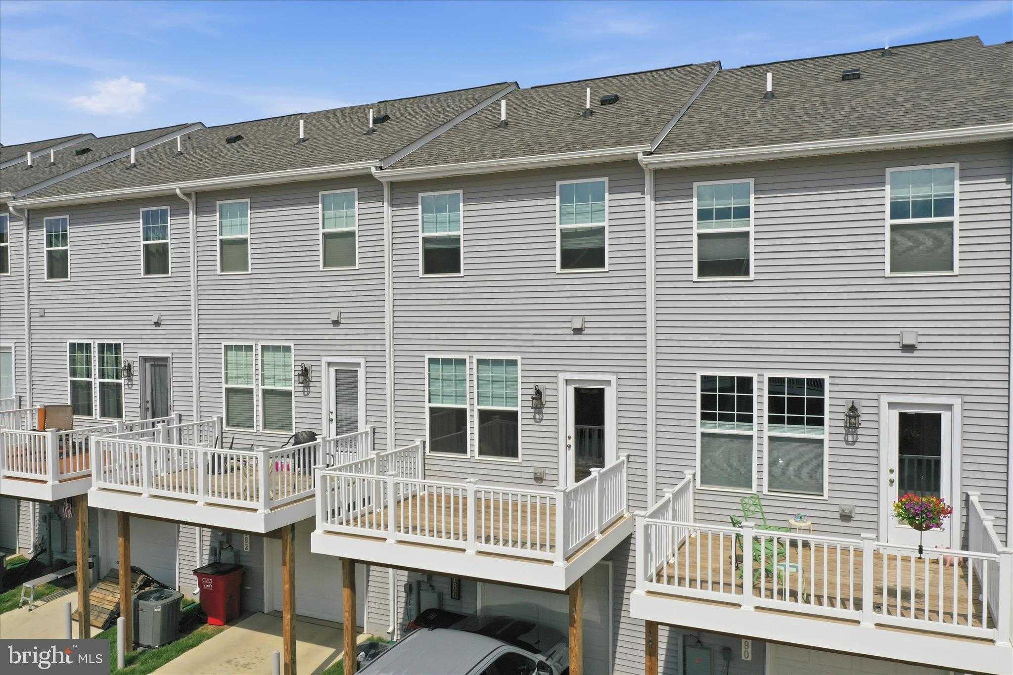 186 Coolidge Ave photo 36