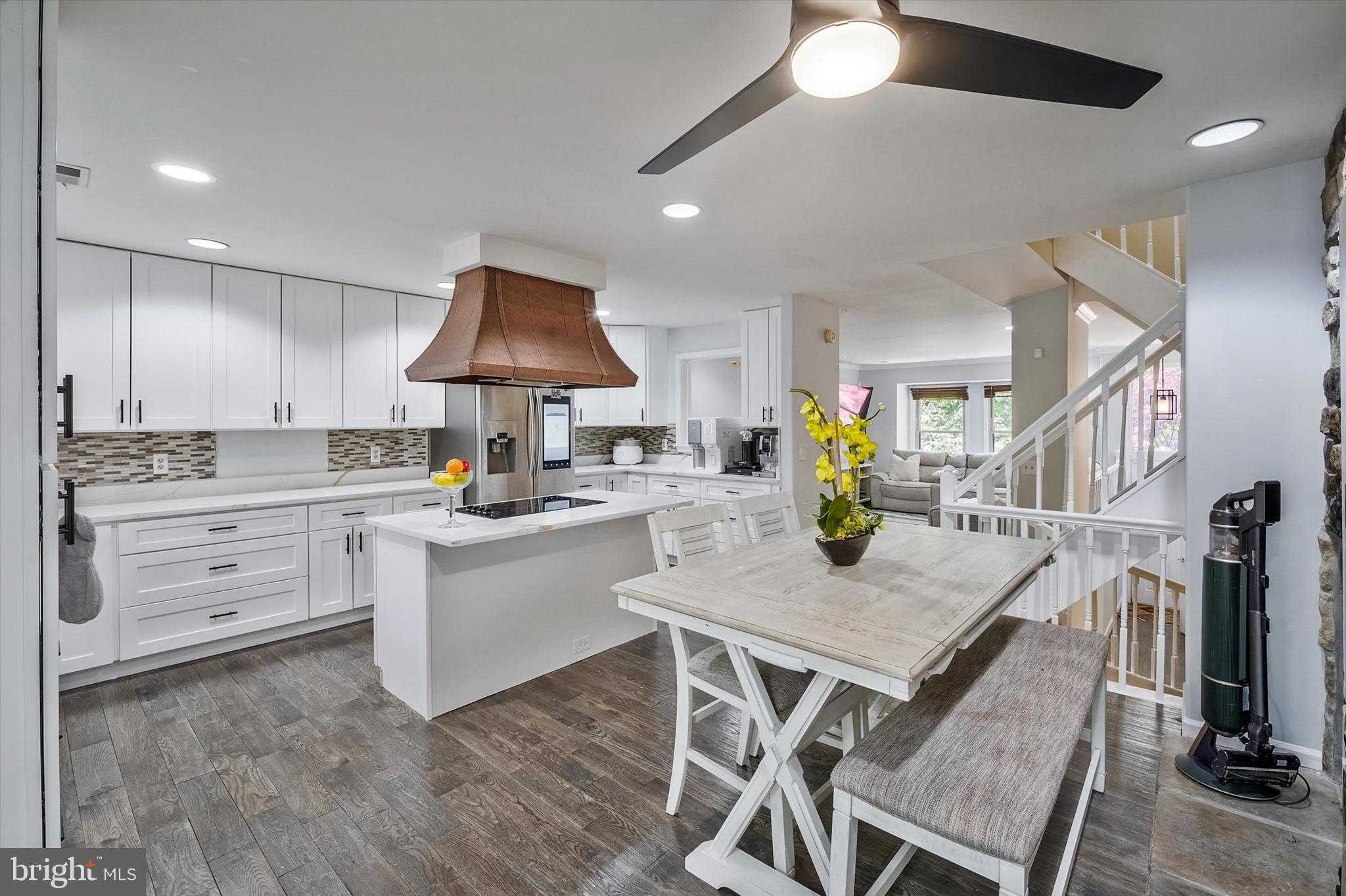 3913 Green Look CT photo 6