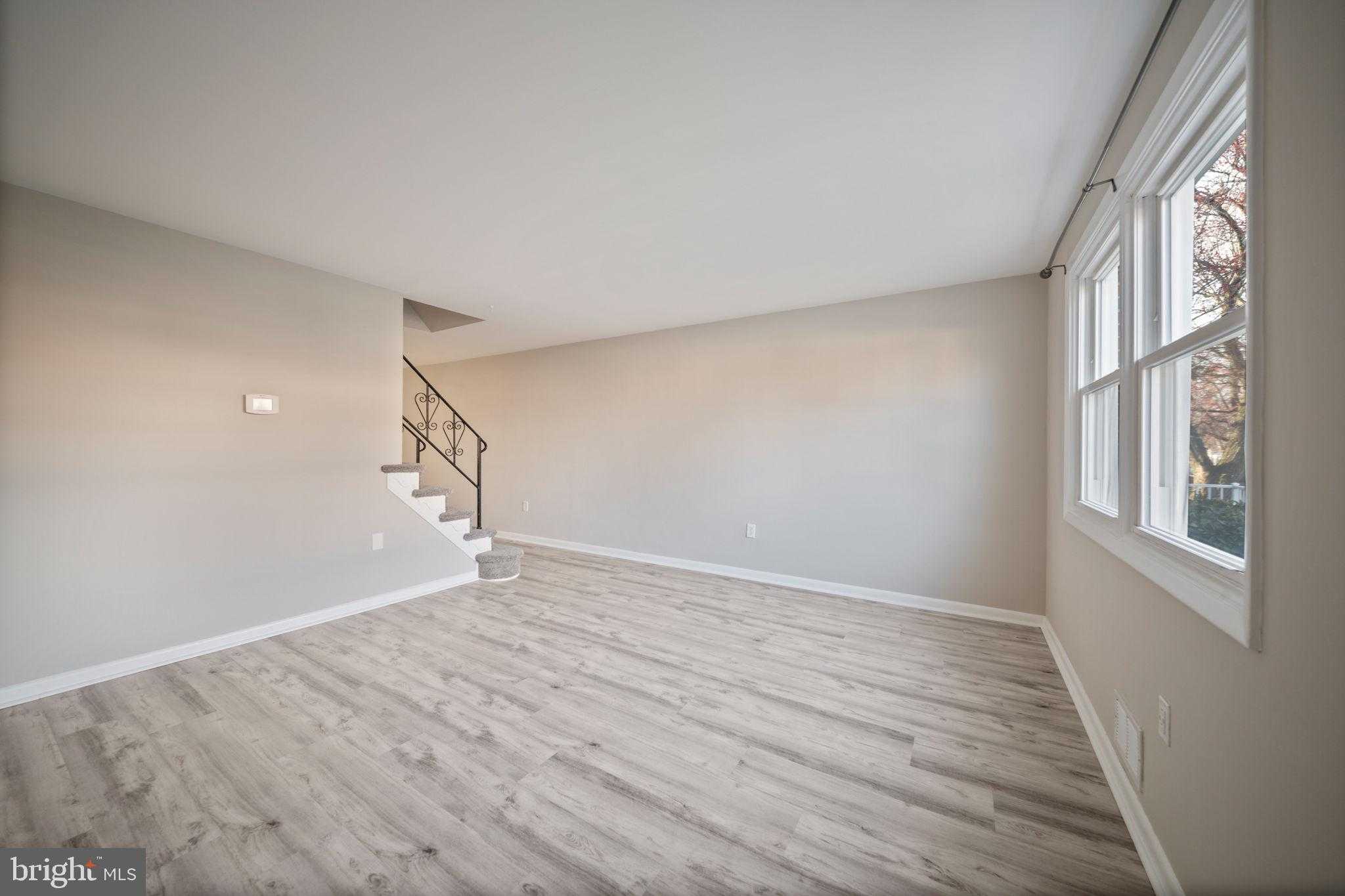 8505 Kings Ridge Rd photo 4