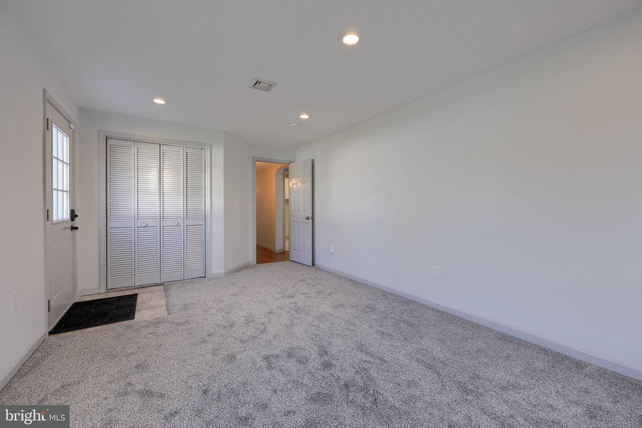 719 Hill St photo 66