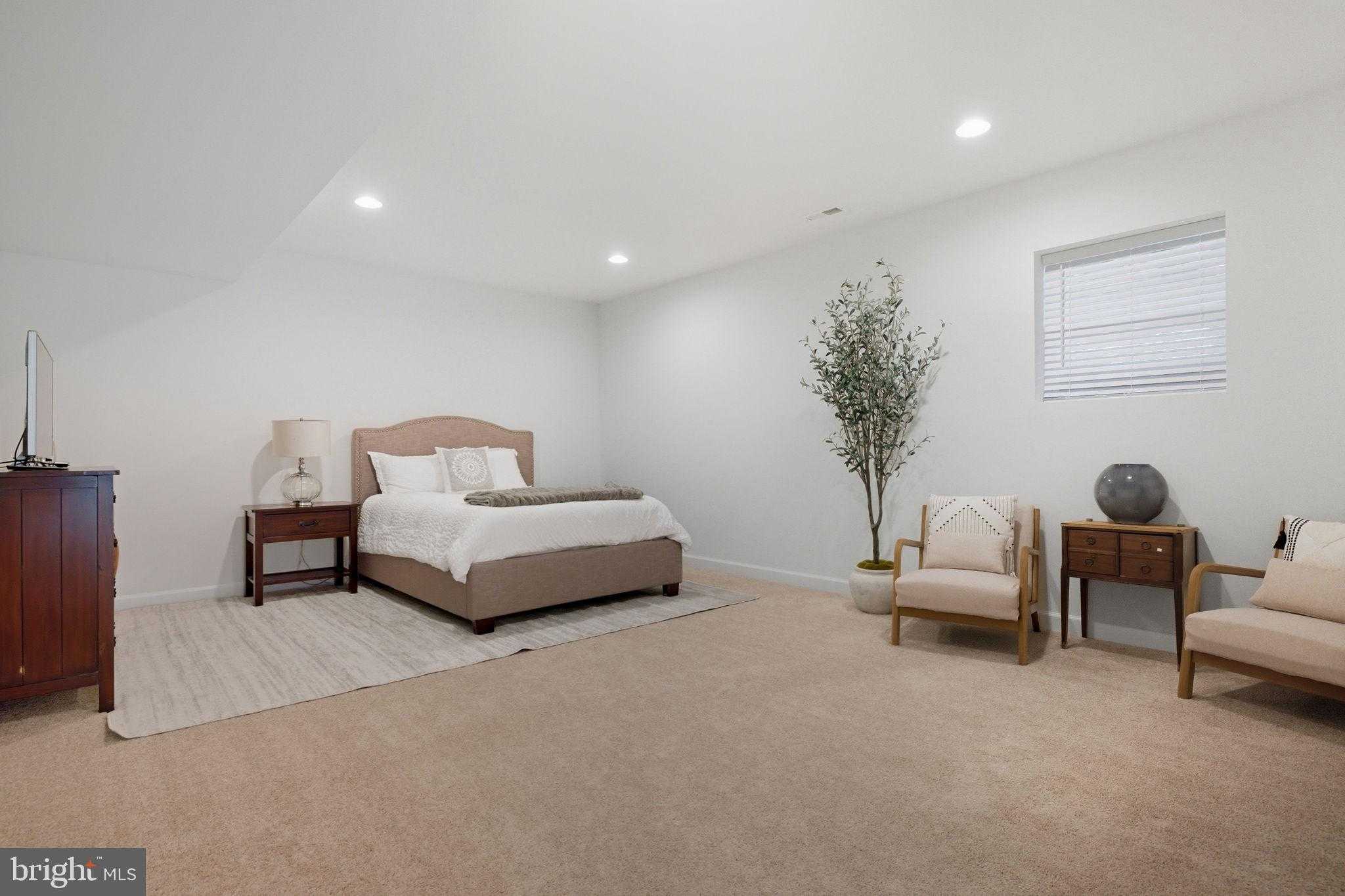 301 Kingdom Dr photo 80