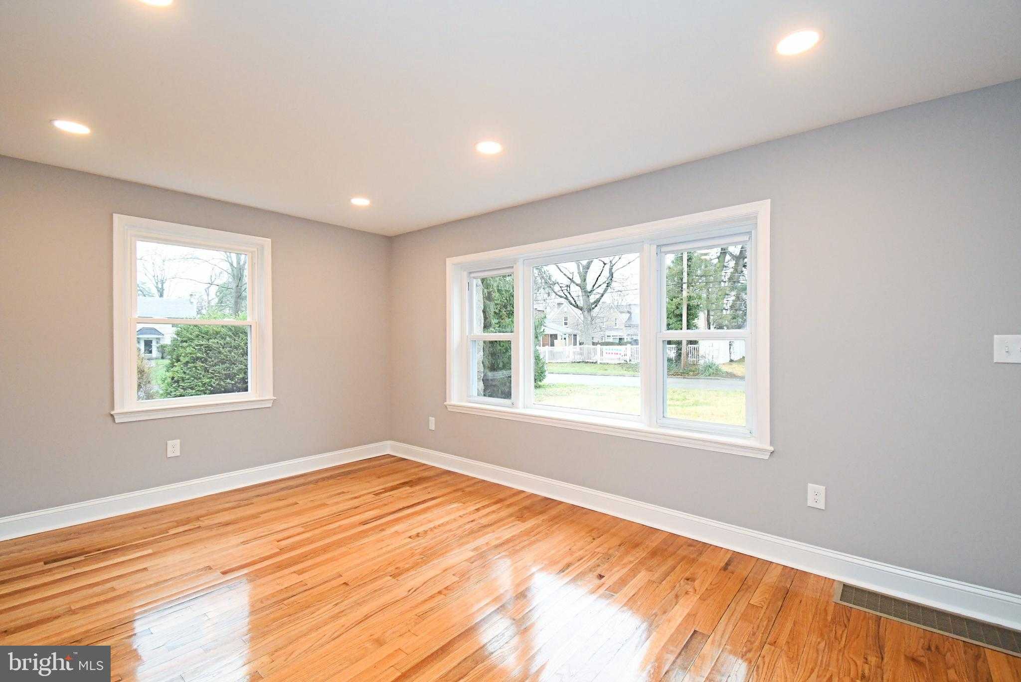 507 Croyden Rd photo 8