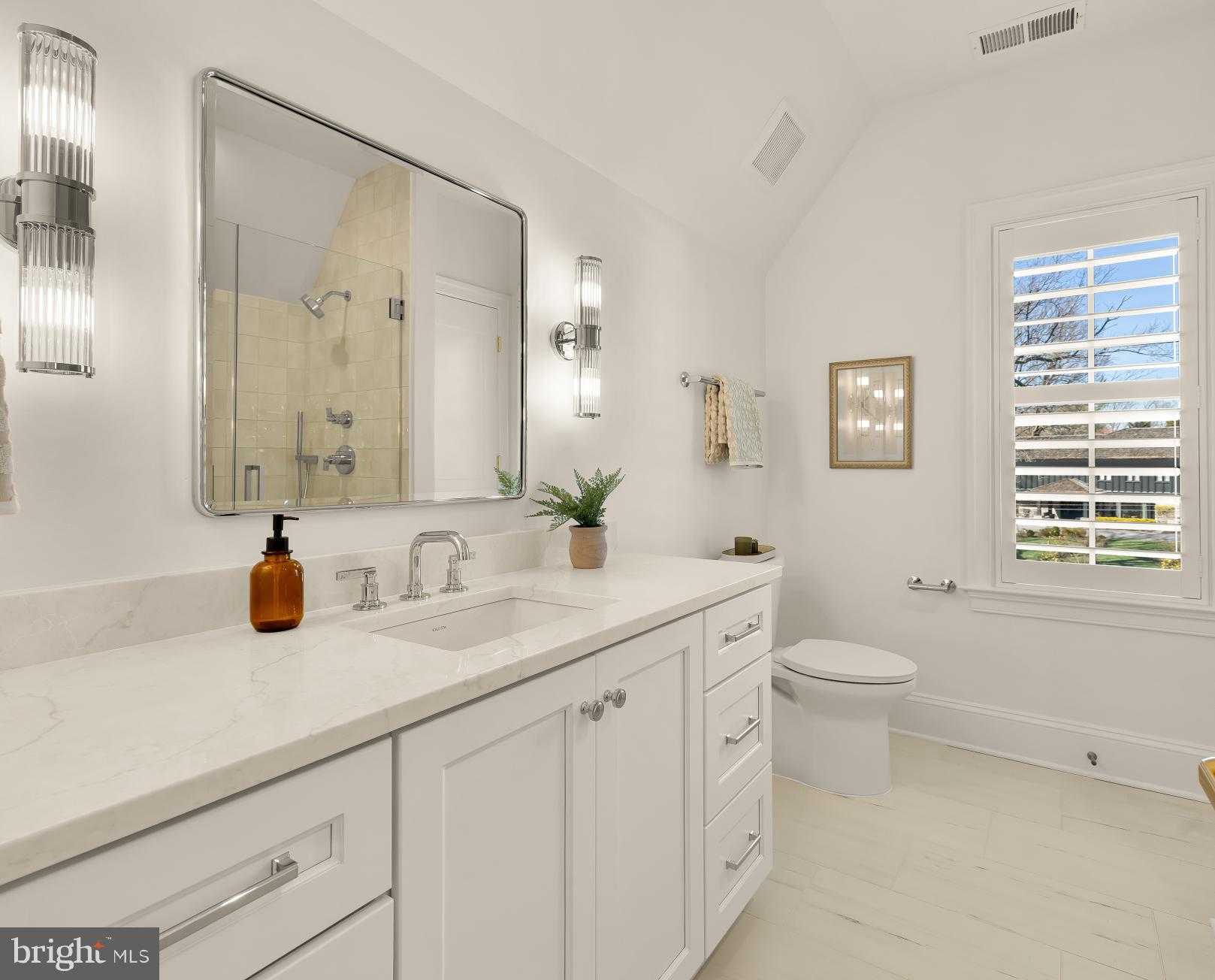 9117 Redwood Ave photo 35