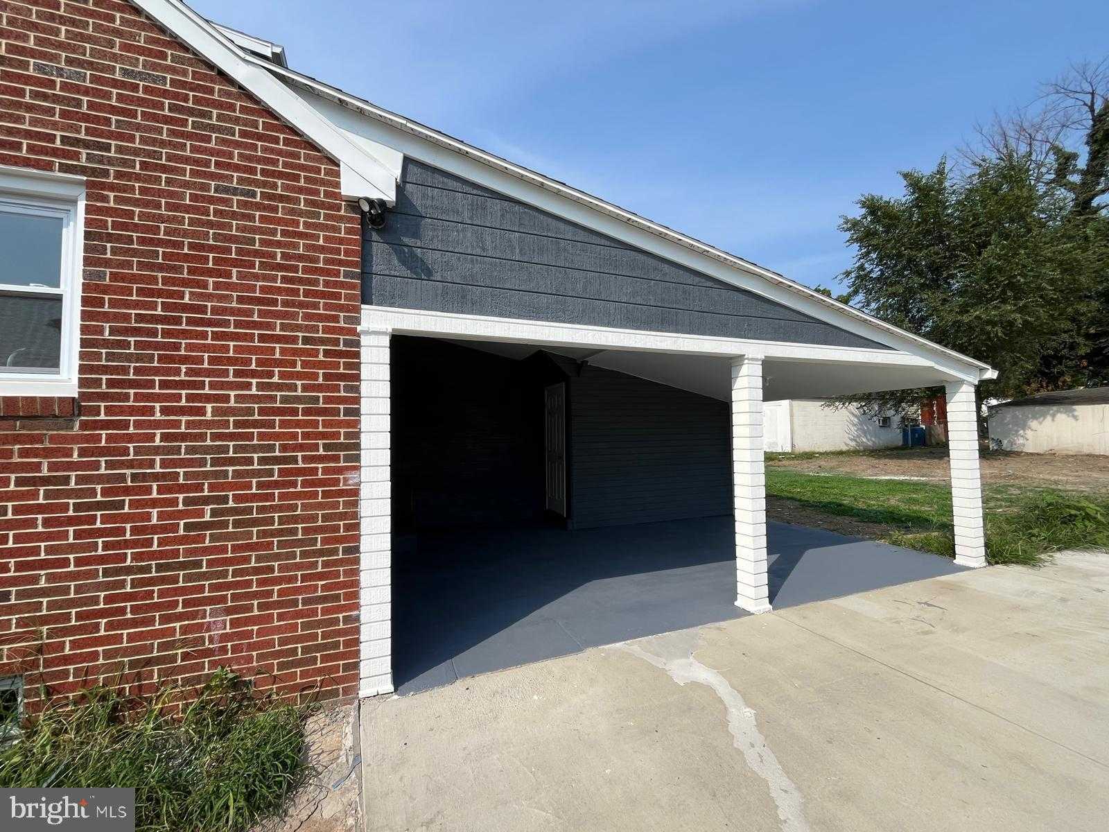 1058 S Potomac St photo 3