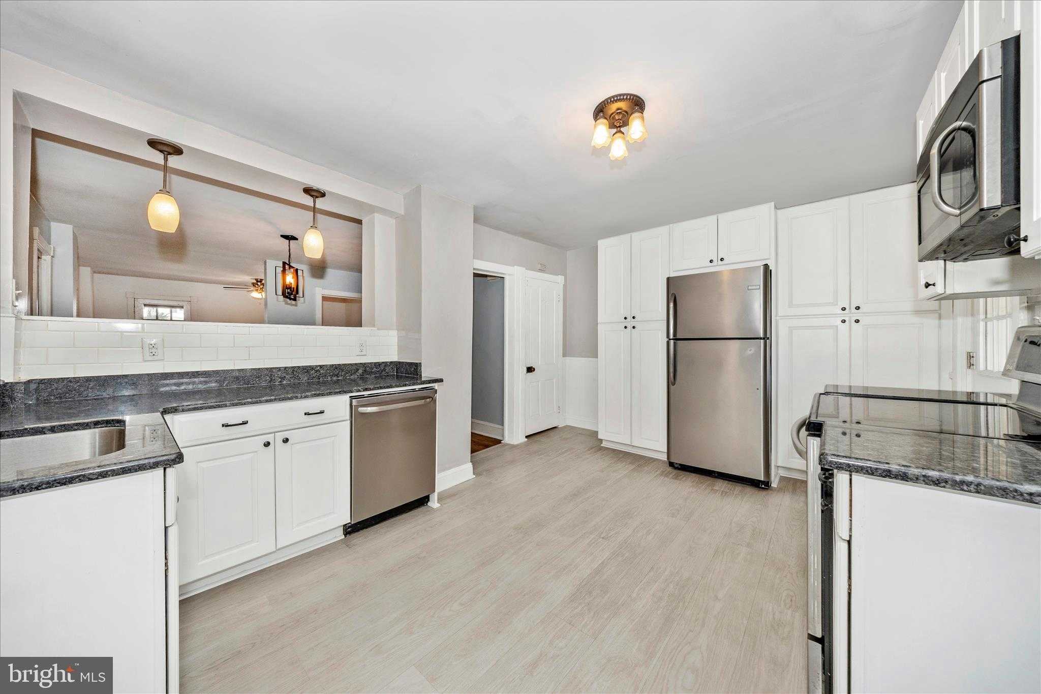 202 Maple Ave photo 4