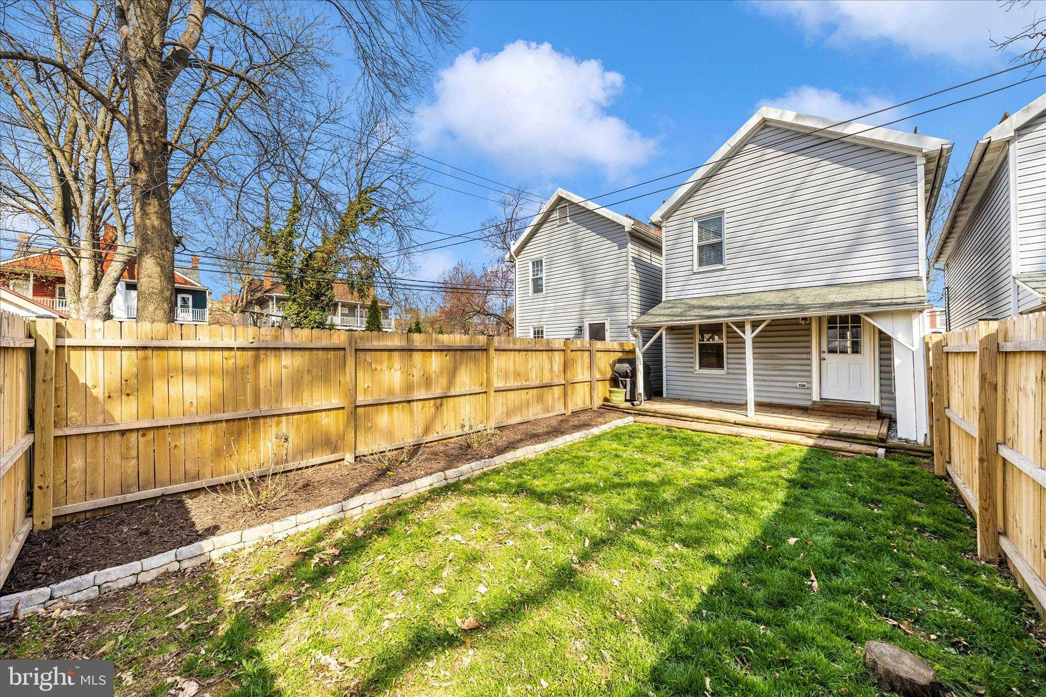 202 Maple Ave photo 5