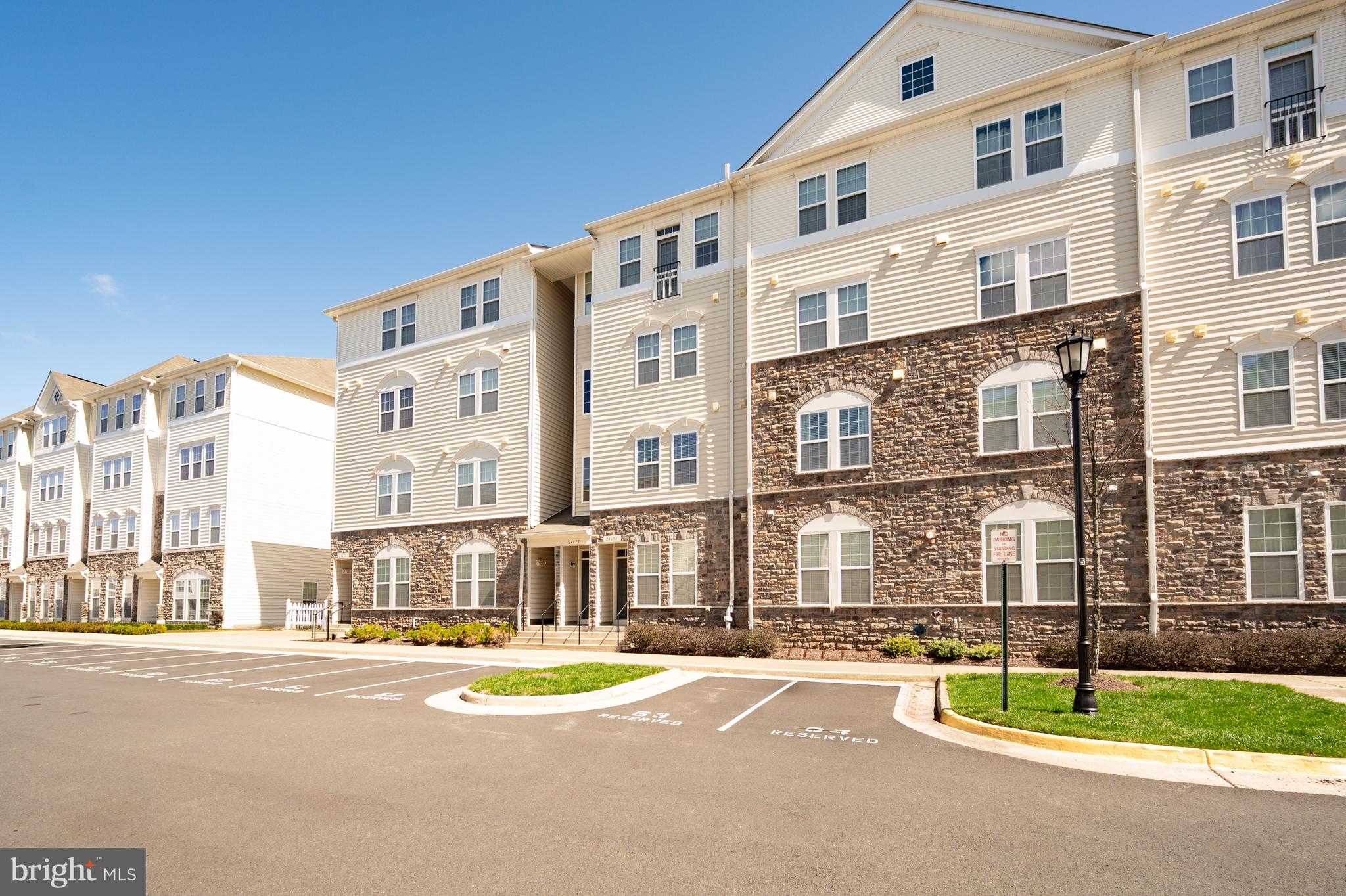 24672 Byrne Meadow Sq photo 2