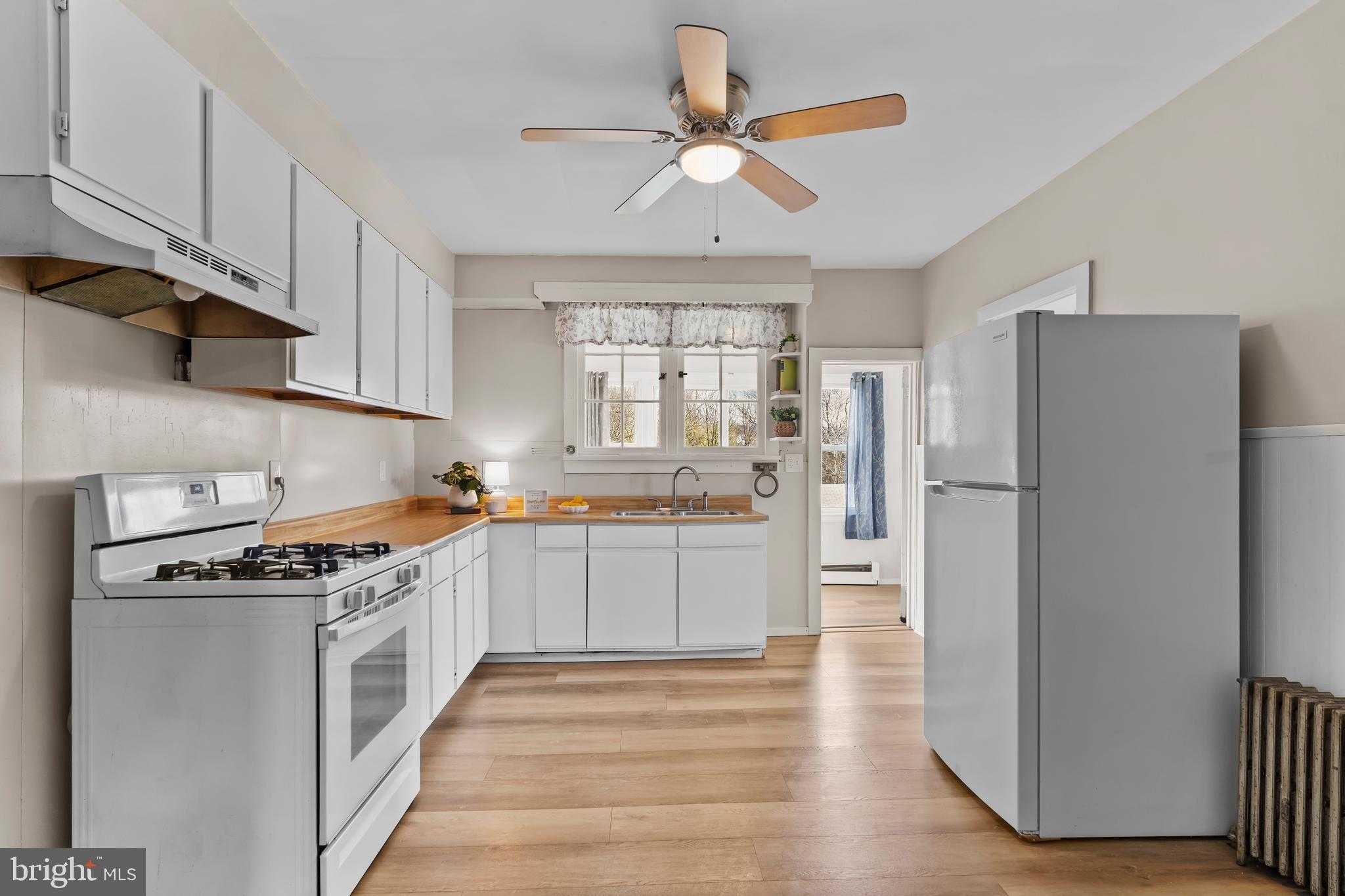 425 Fairview Ave photo 9