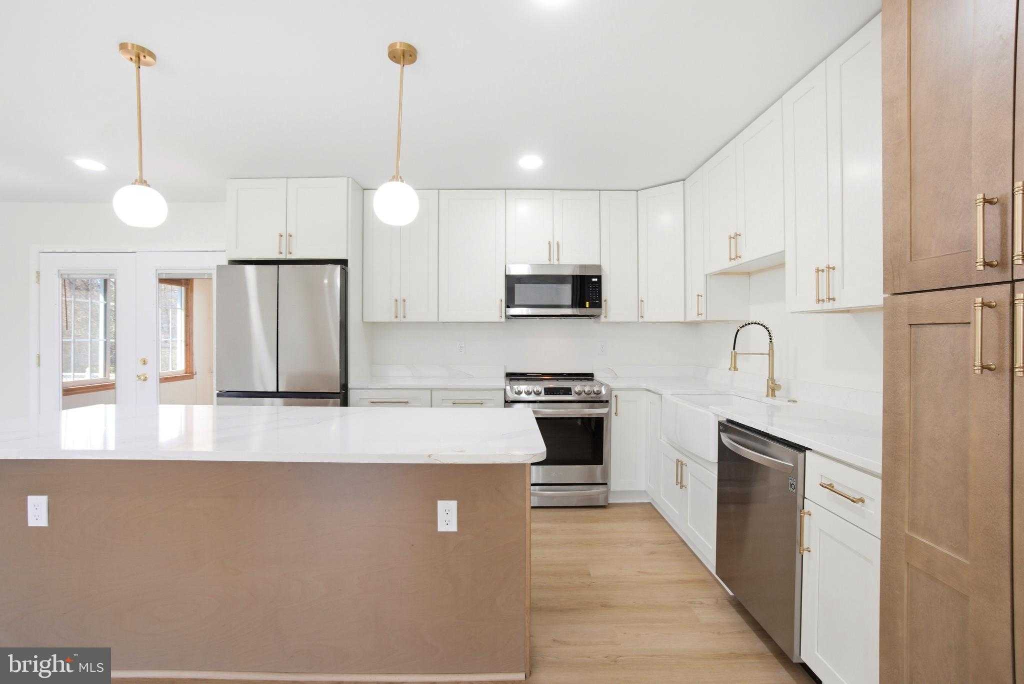 302 West Rd photo 12