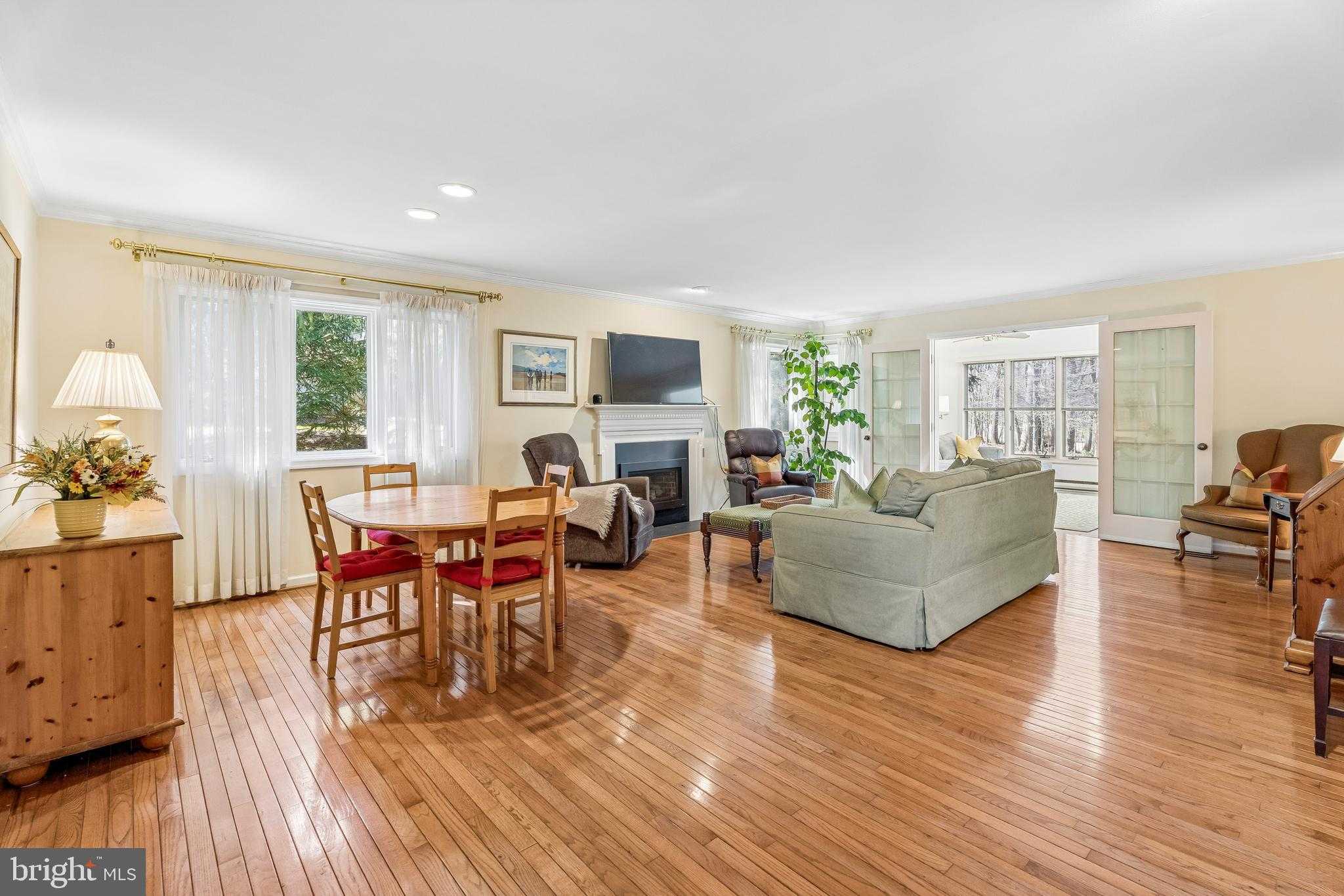 1204 Princeton Ln photo 3