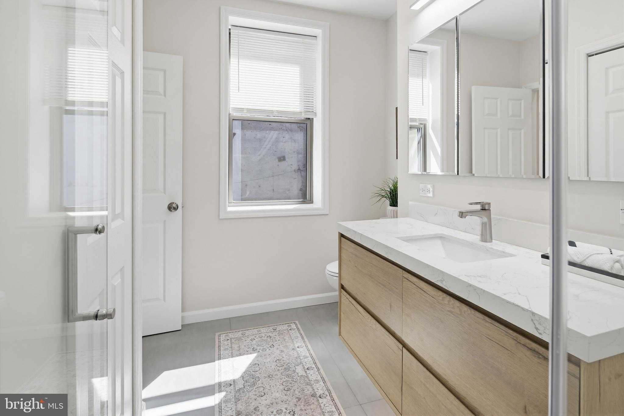 843 E Lombard St photo 14