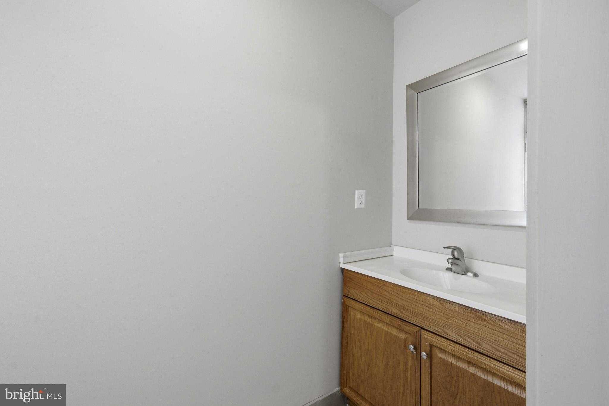 131 W Middle St photo 38