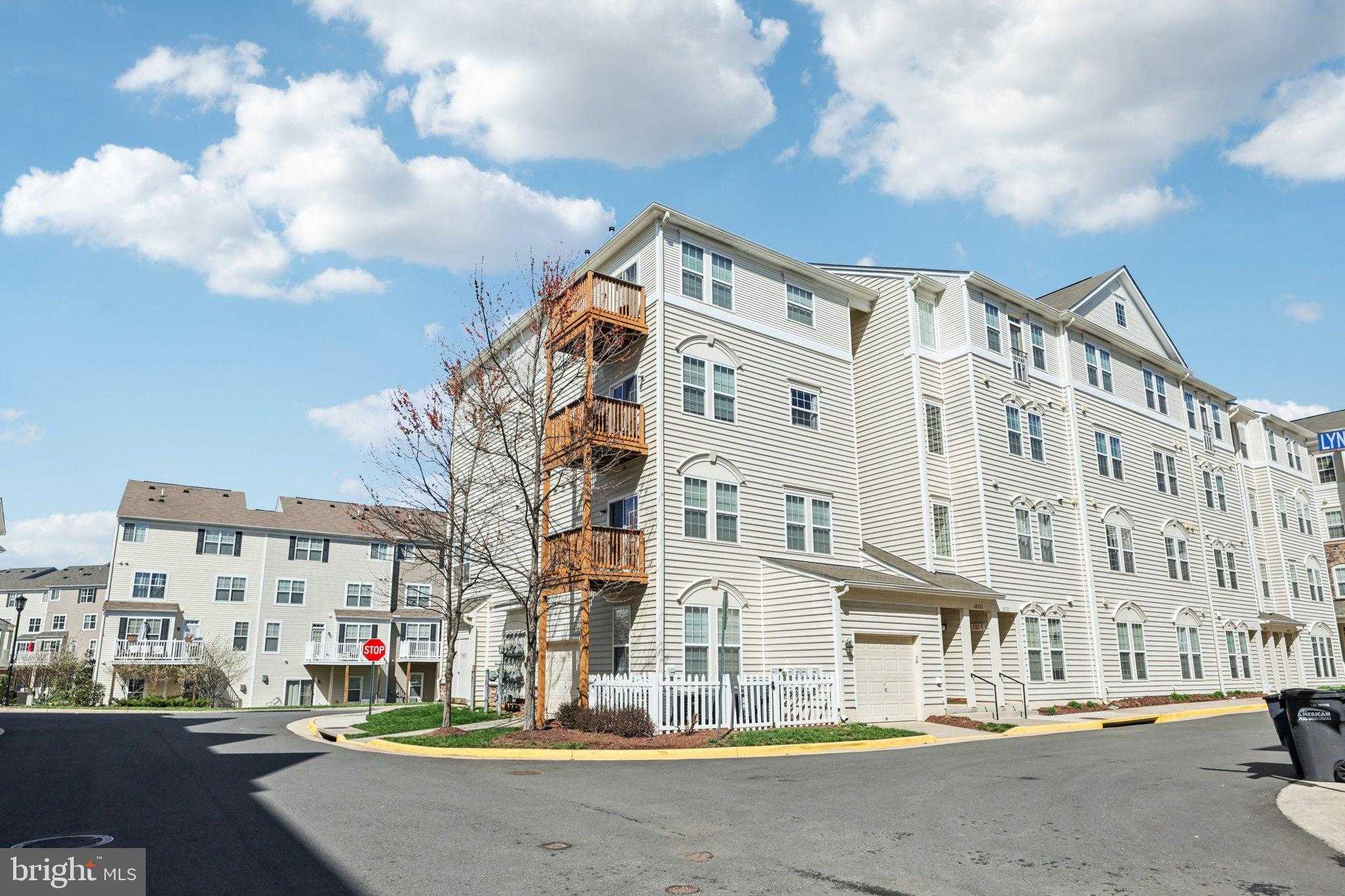 24628 Byrne Meadow Sq Unit 303 photo 32