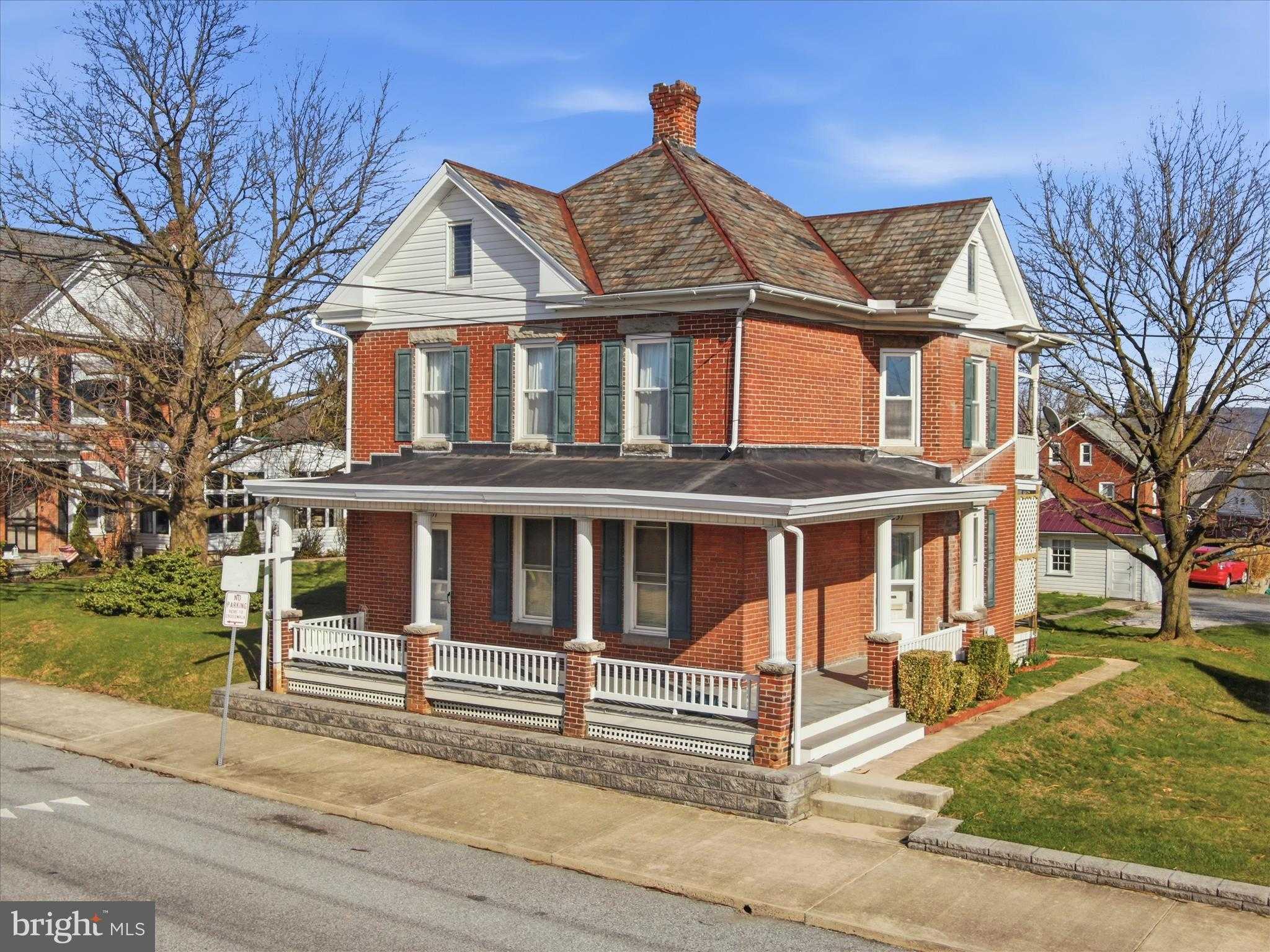 231 Fairview Ave photo 2