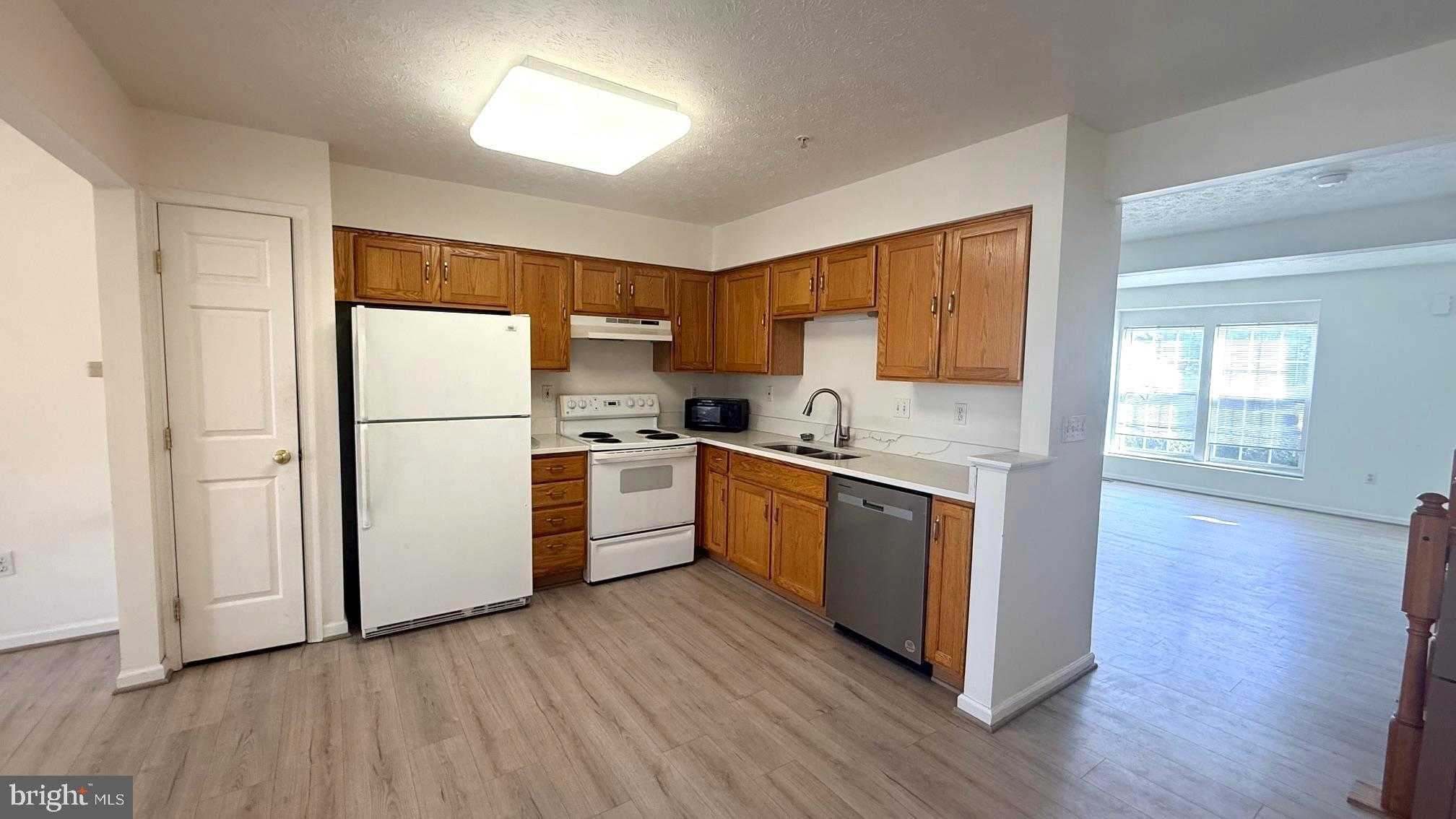 8036 Silver Fox Way photo 4