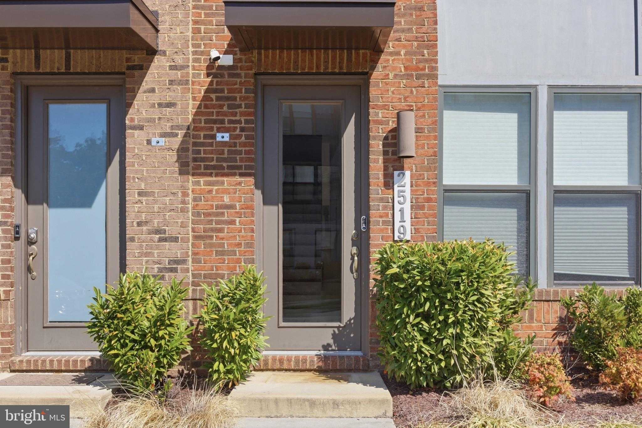 2519 Crimson Fox Dr photo 2