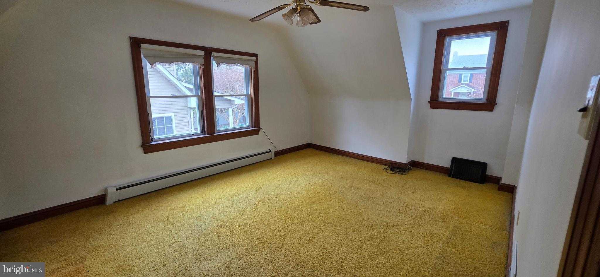 411 Kerfoot Ave photo 16