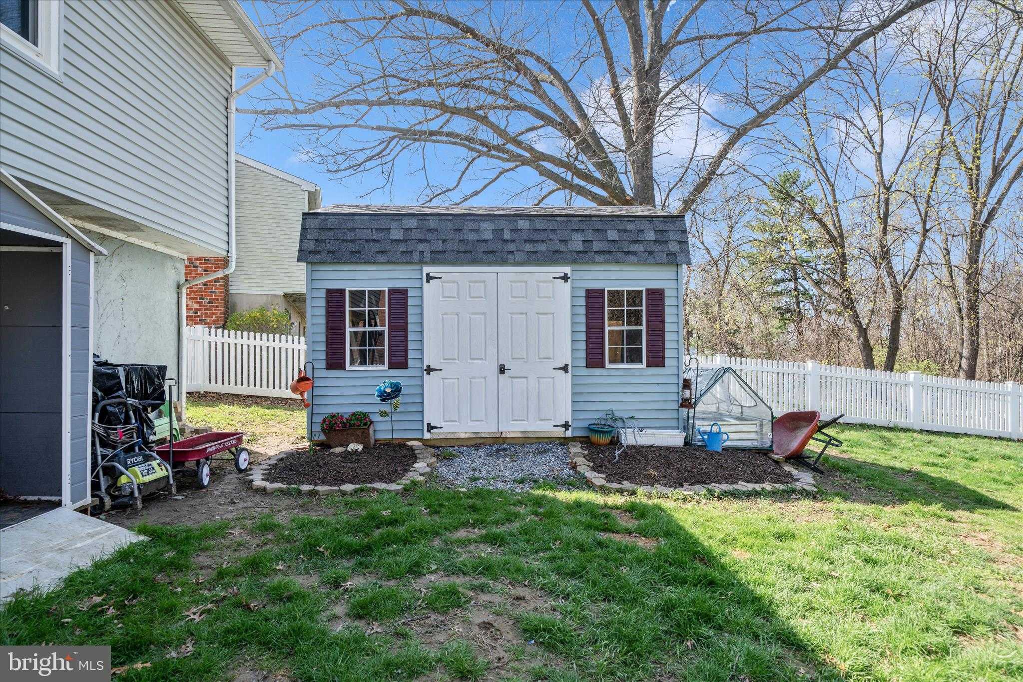 233 Wintergreen Ln photo 24