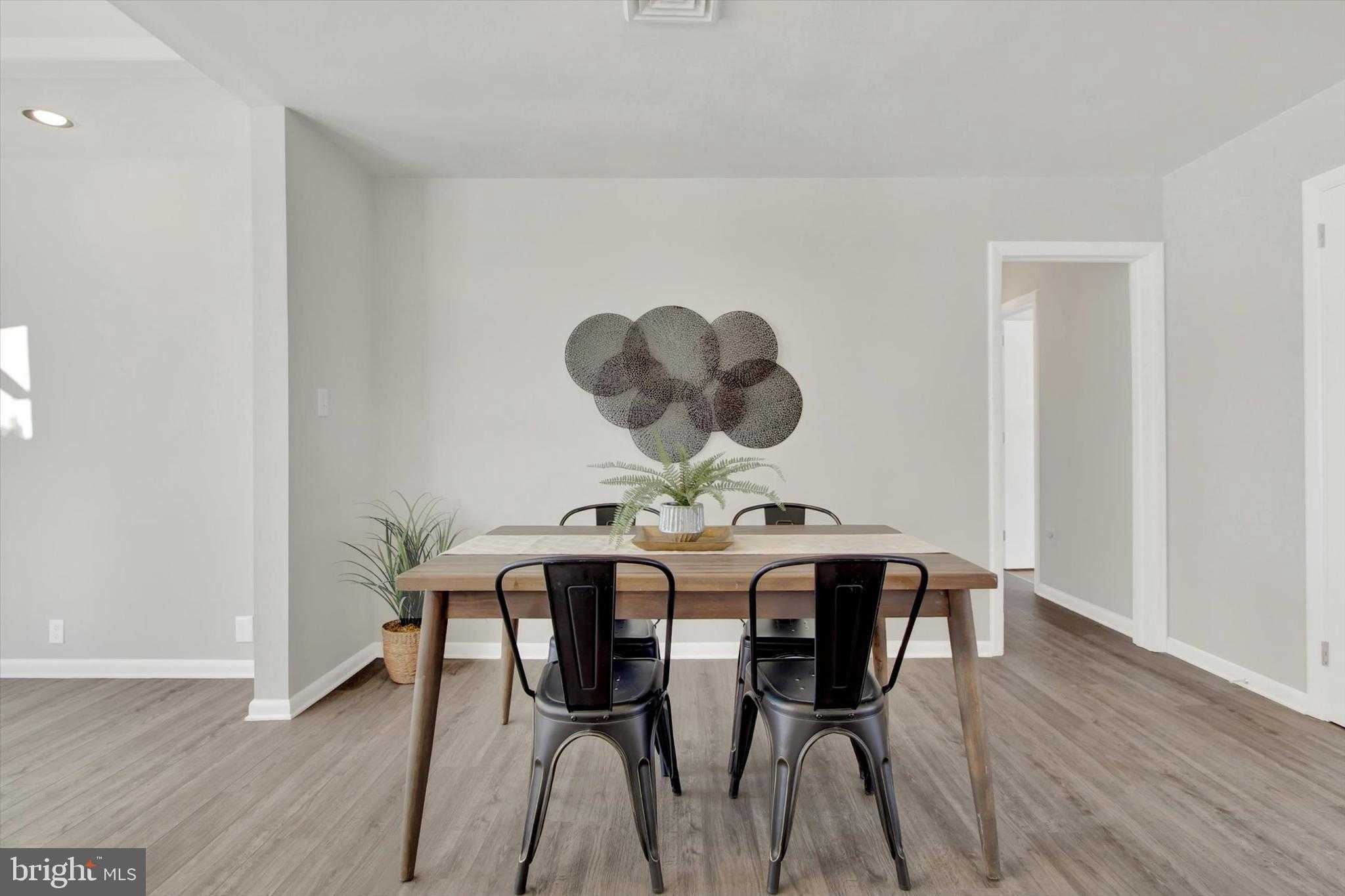 2479 Ellendale Dr photo 7