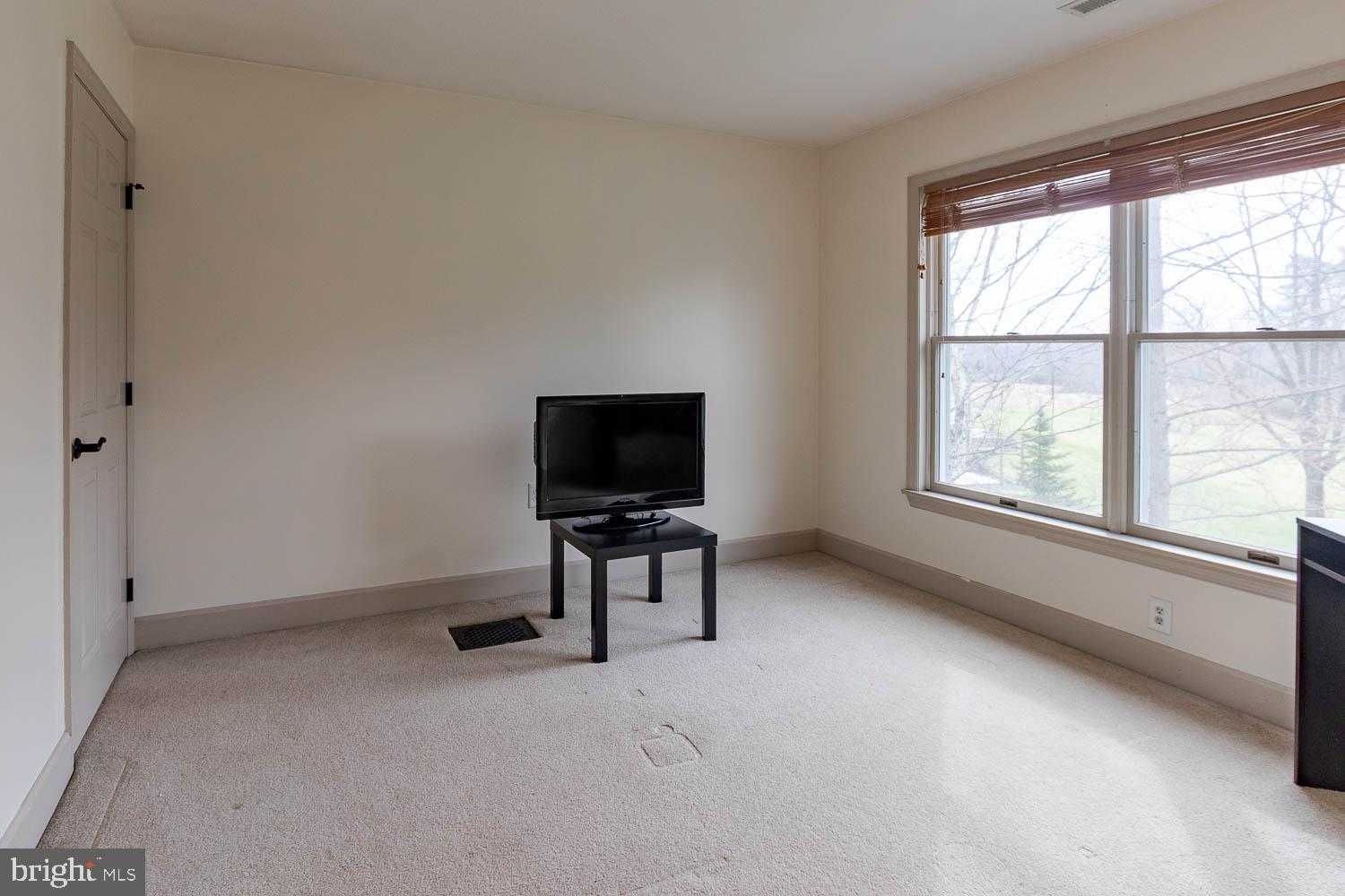 115 Heiskel Dr photo 36