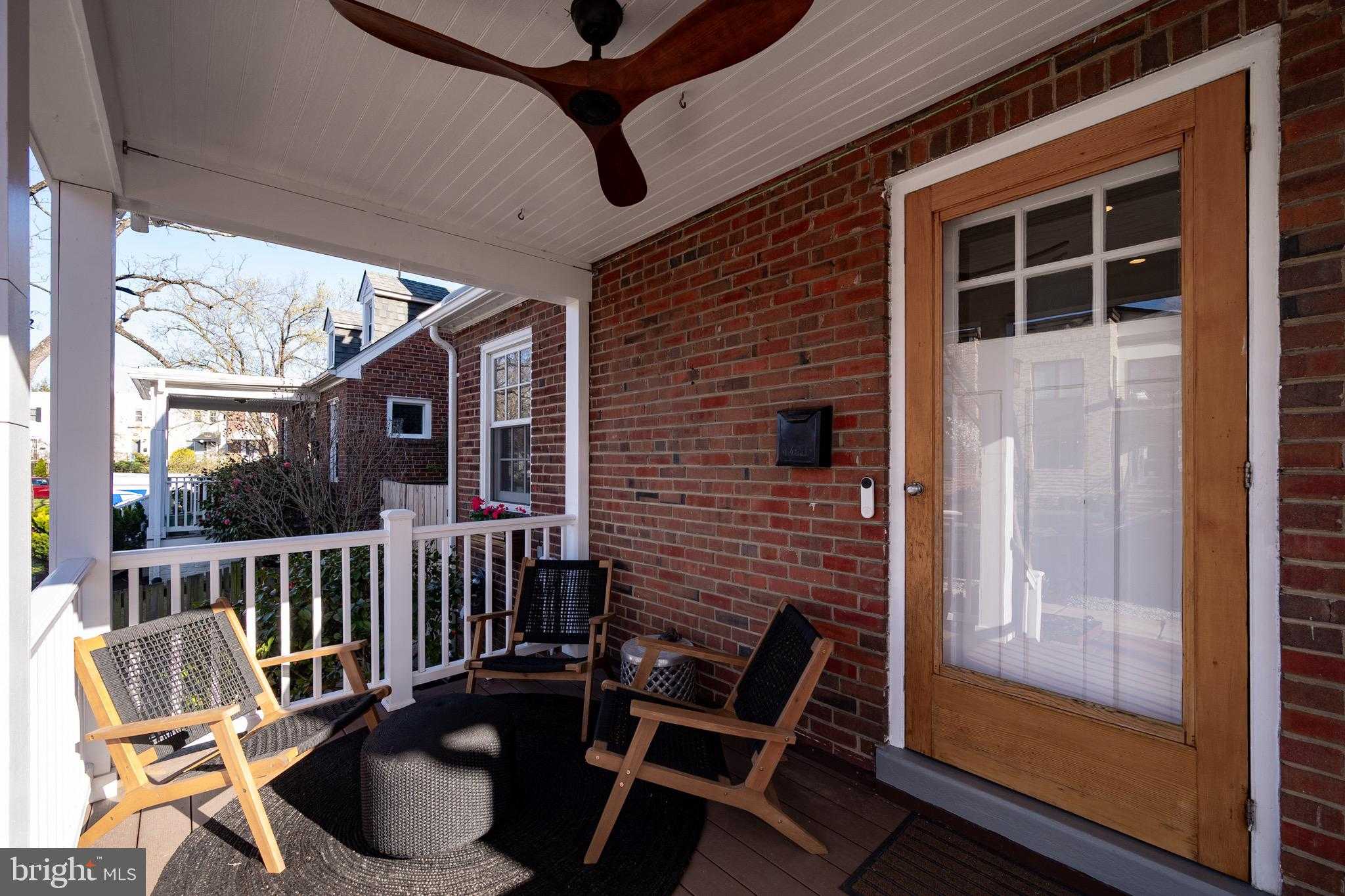 127 E Walnut St photo 6