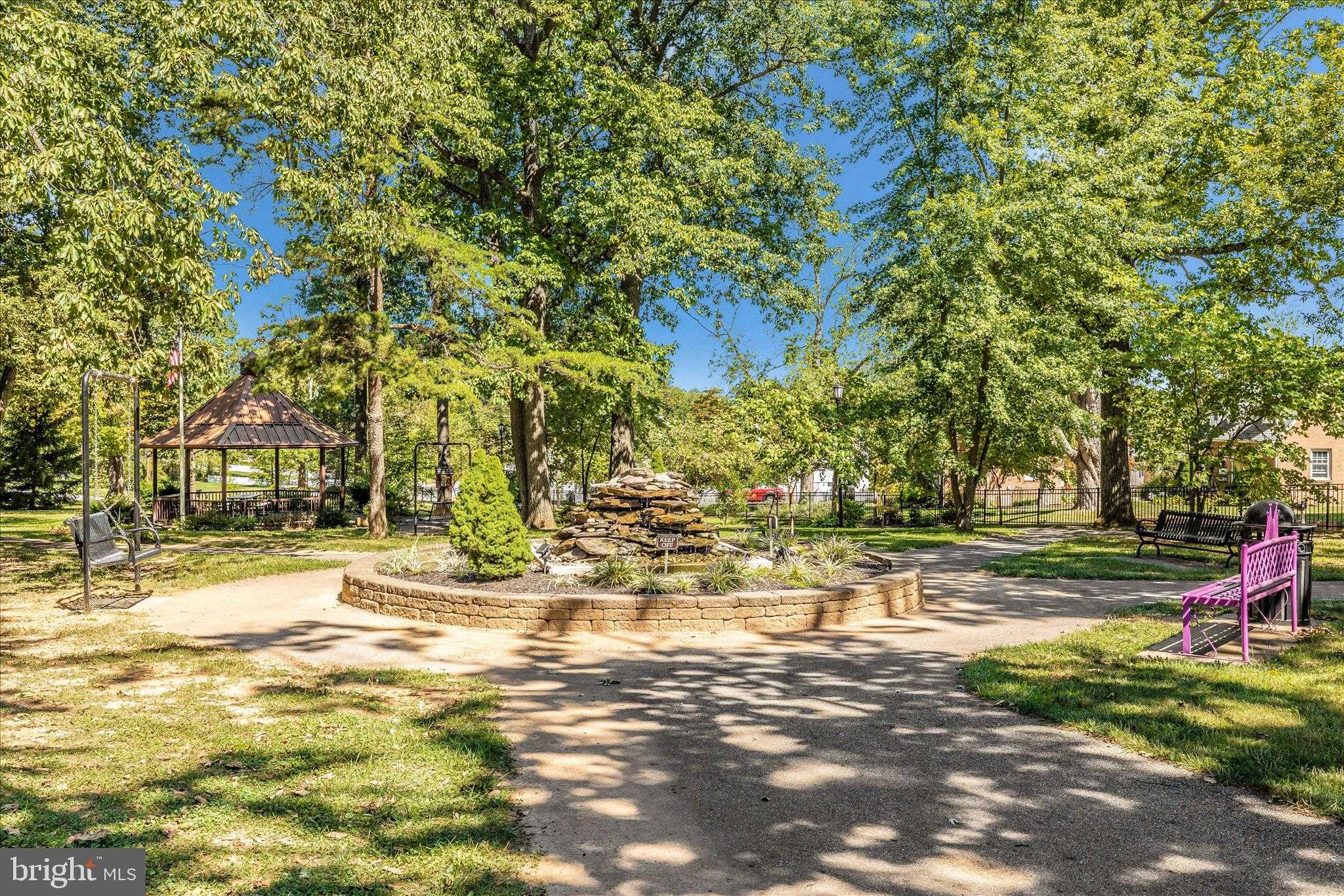 908 Roller Coaster CT photo 56