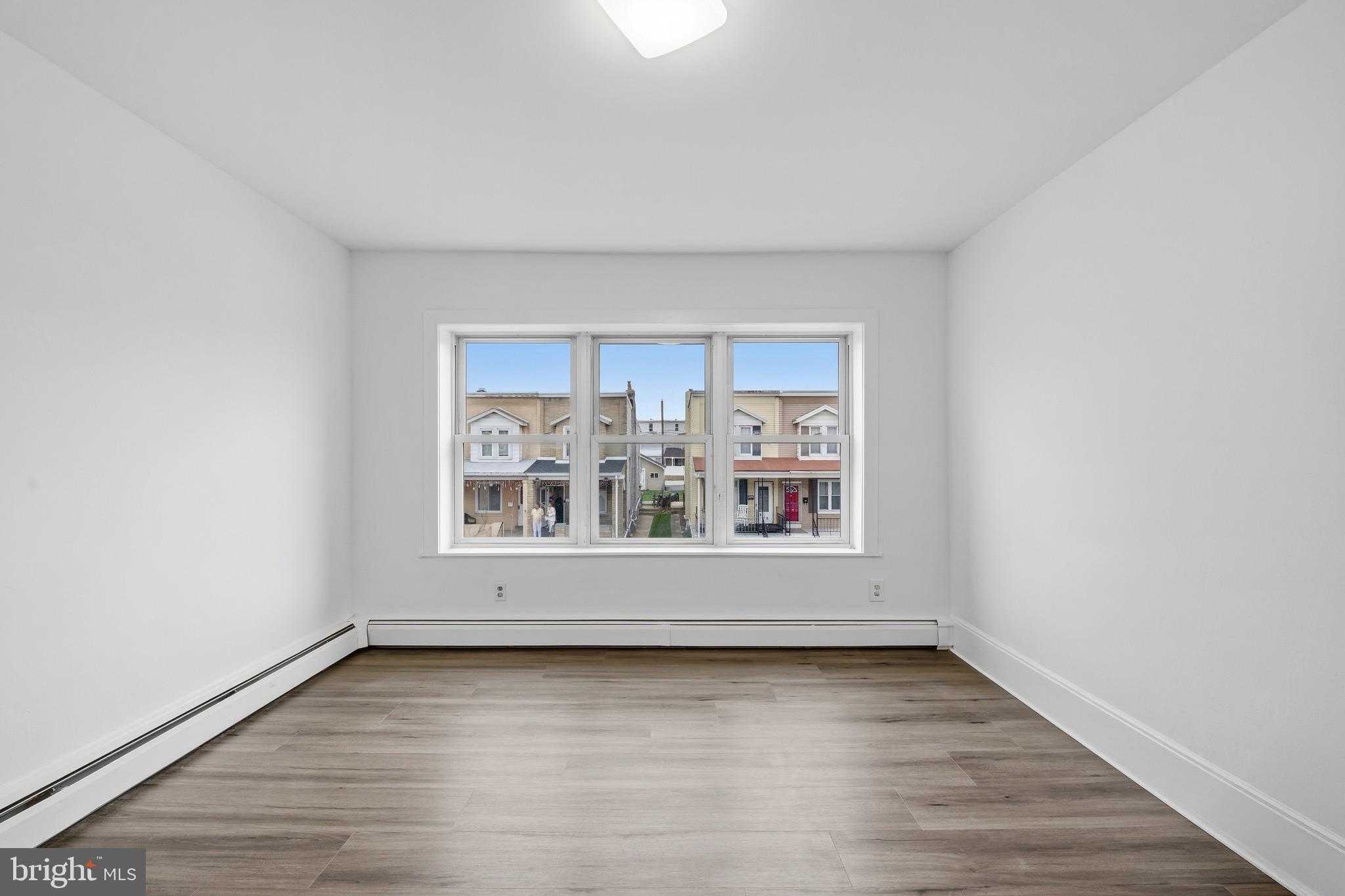 248 E South St photo 22