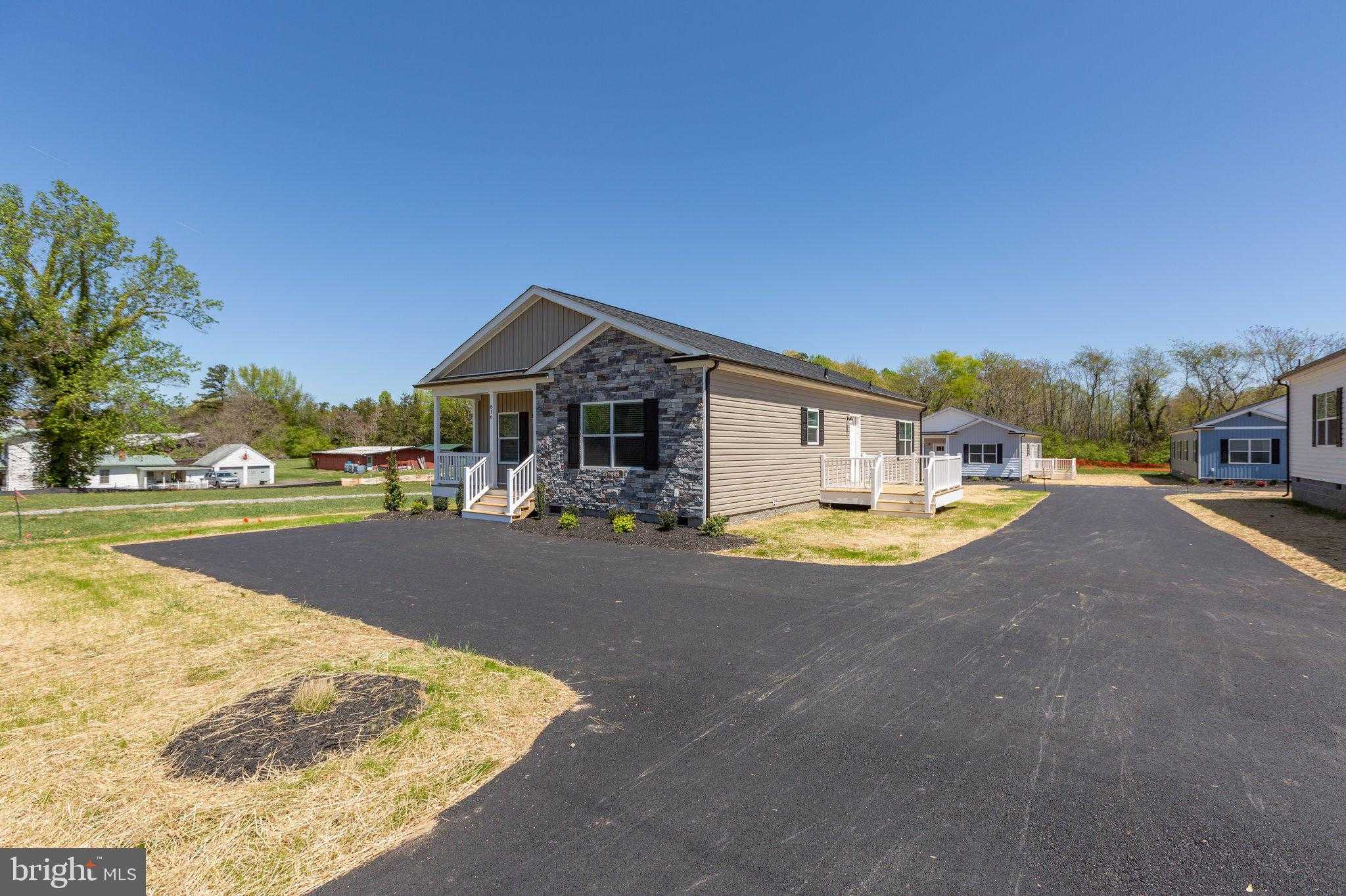 816 Mineral Ave photo 5