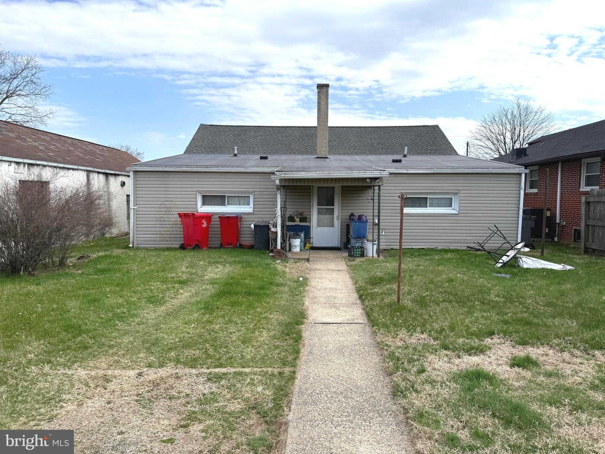 209 Lemon St photo 2