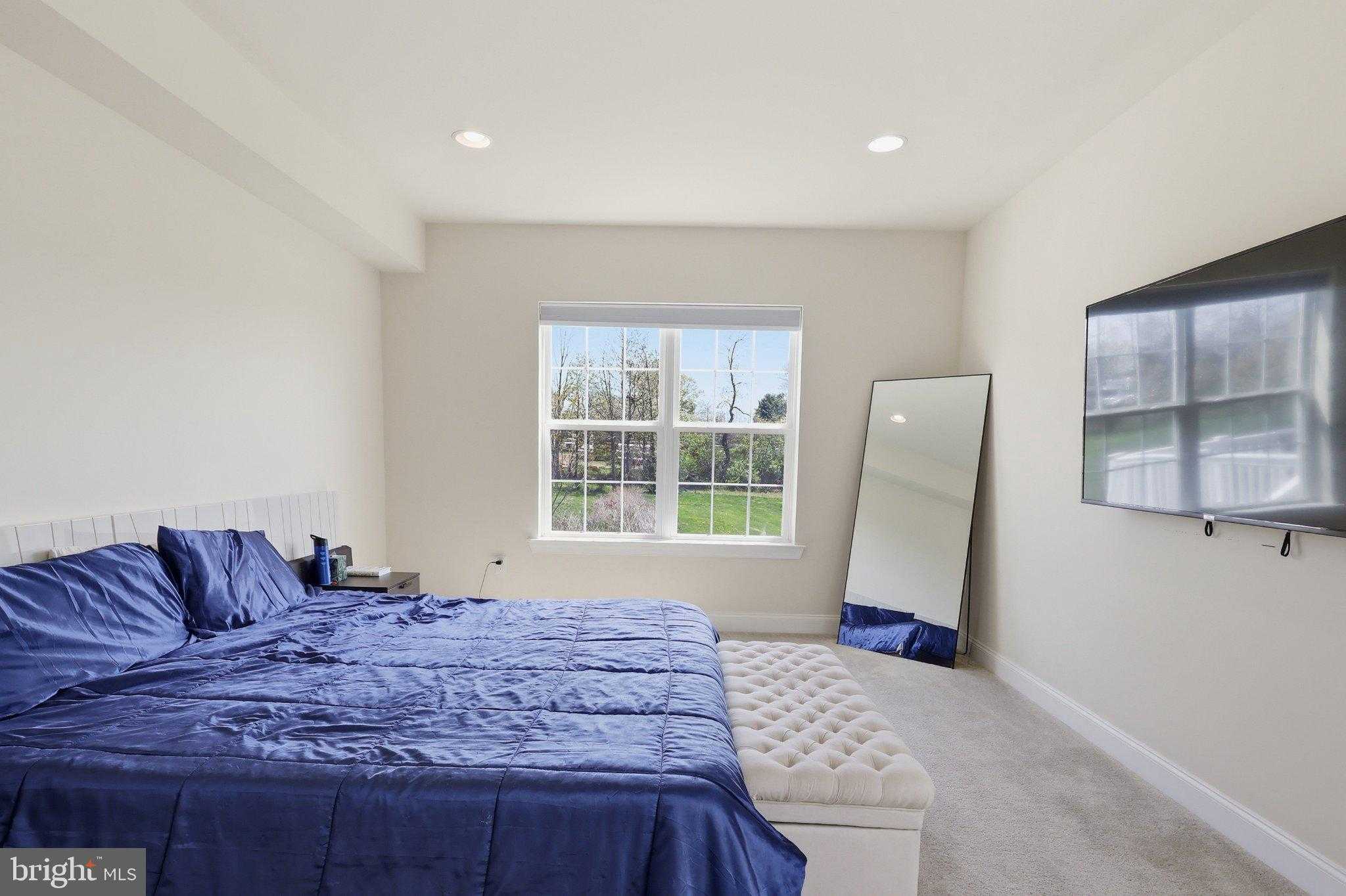 201 Hampton CT photo 23