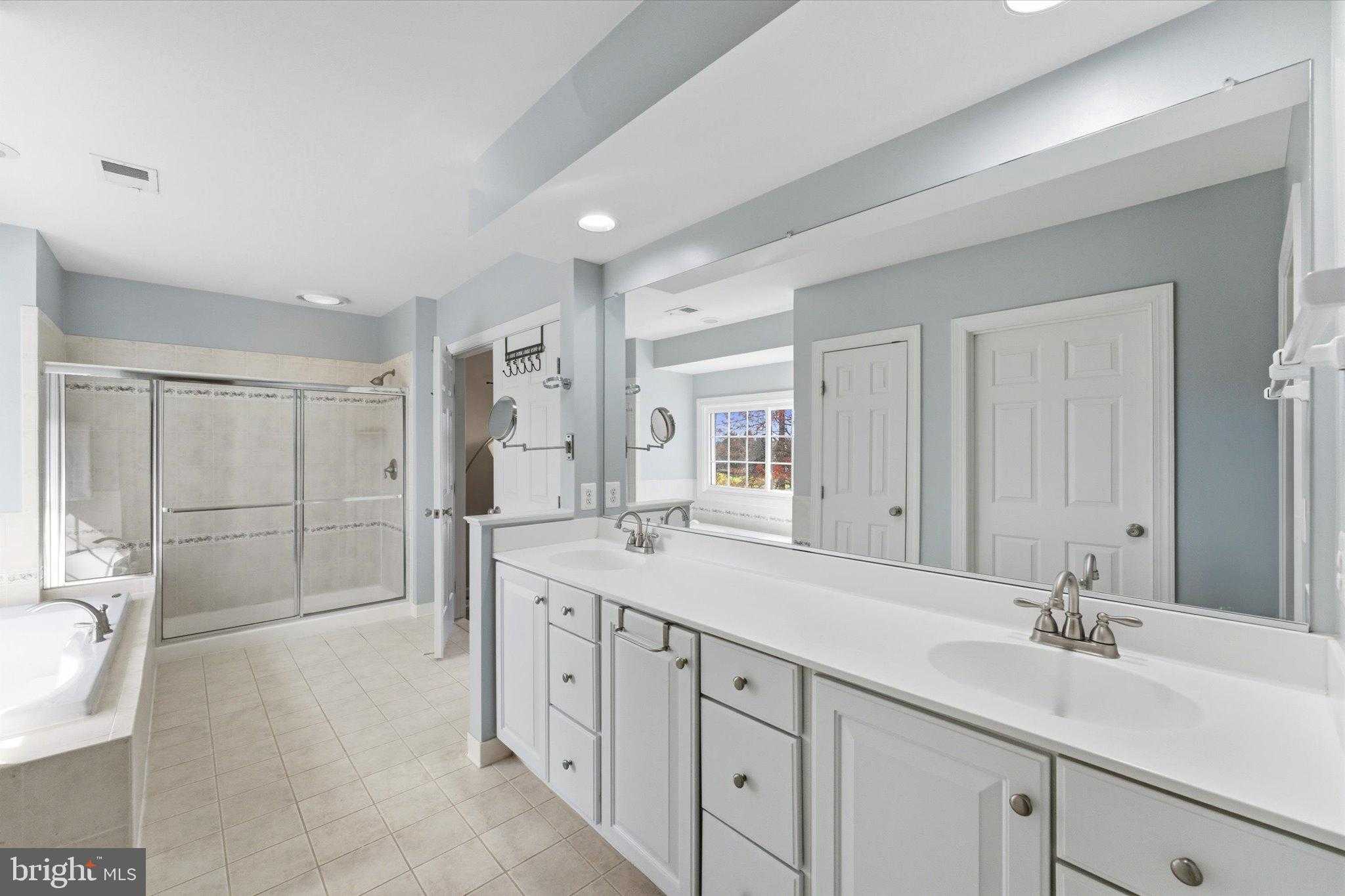 6070 Erinblair Loop photo 28