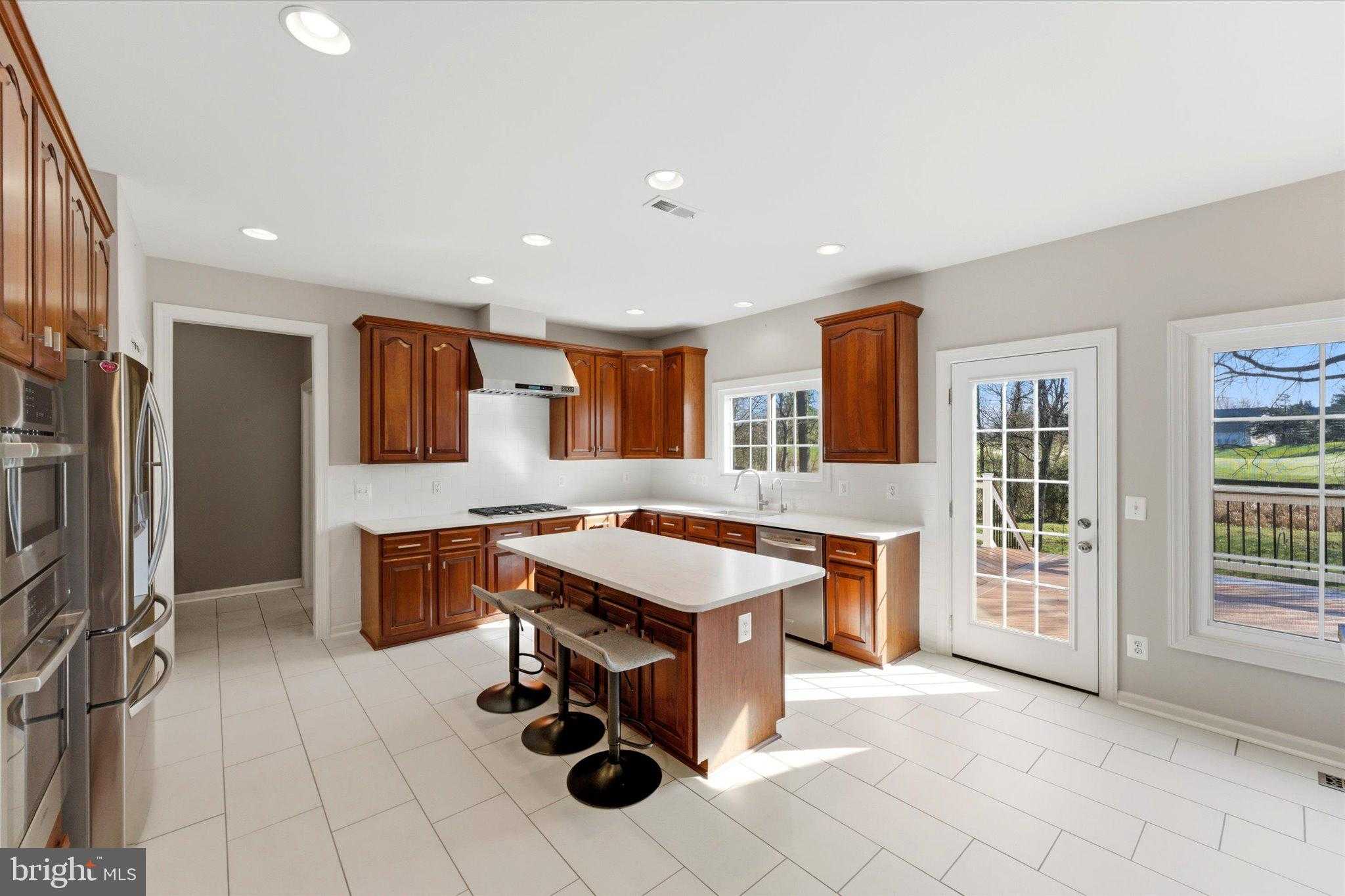 6070 Erinblair Loop photo 9