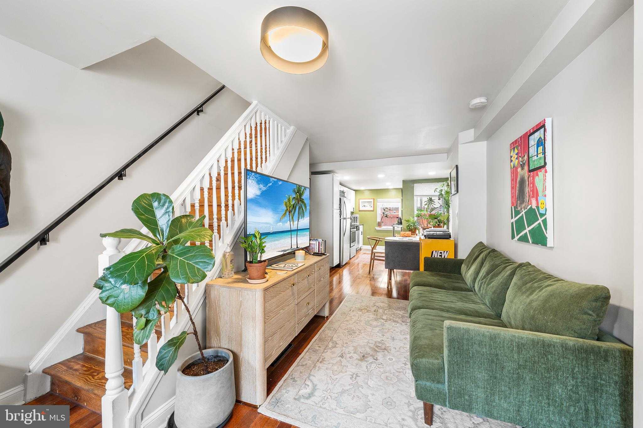 1567 E Hewson St photo 4