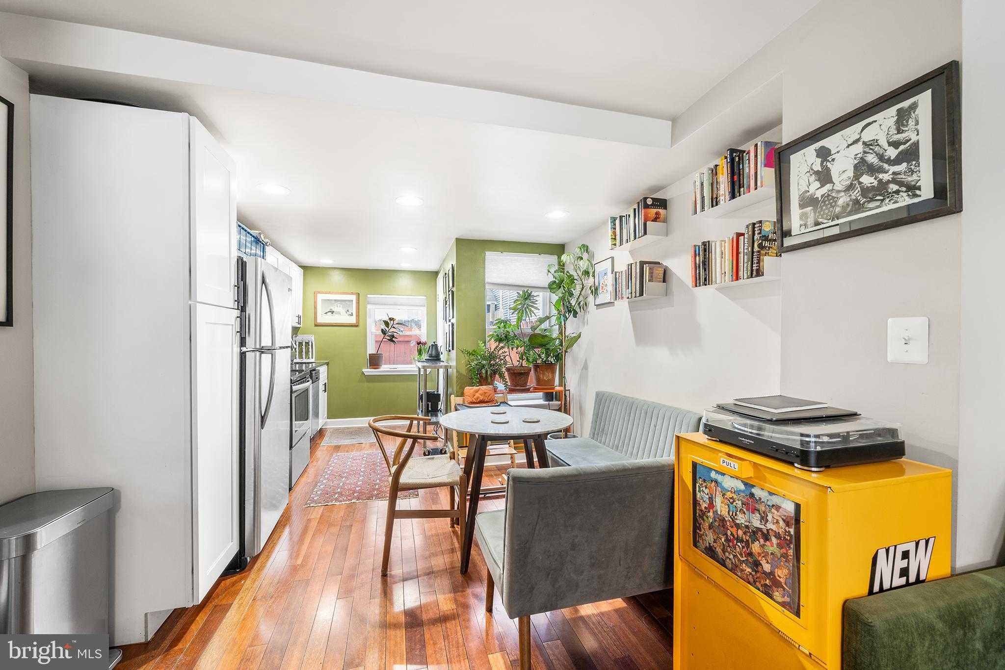 1567 E Hewson St photo 6