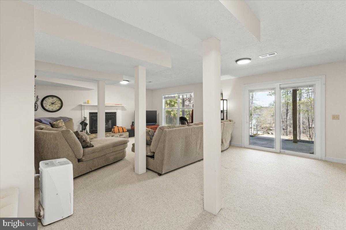 290 Dodee Ln photo 37