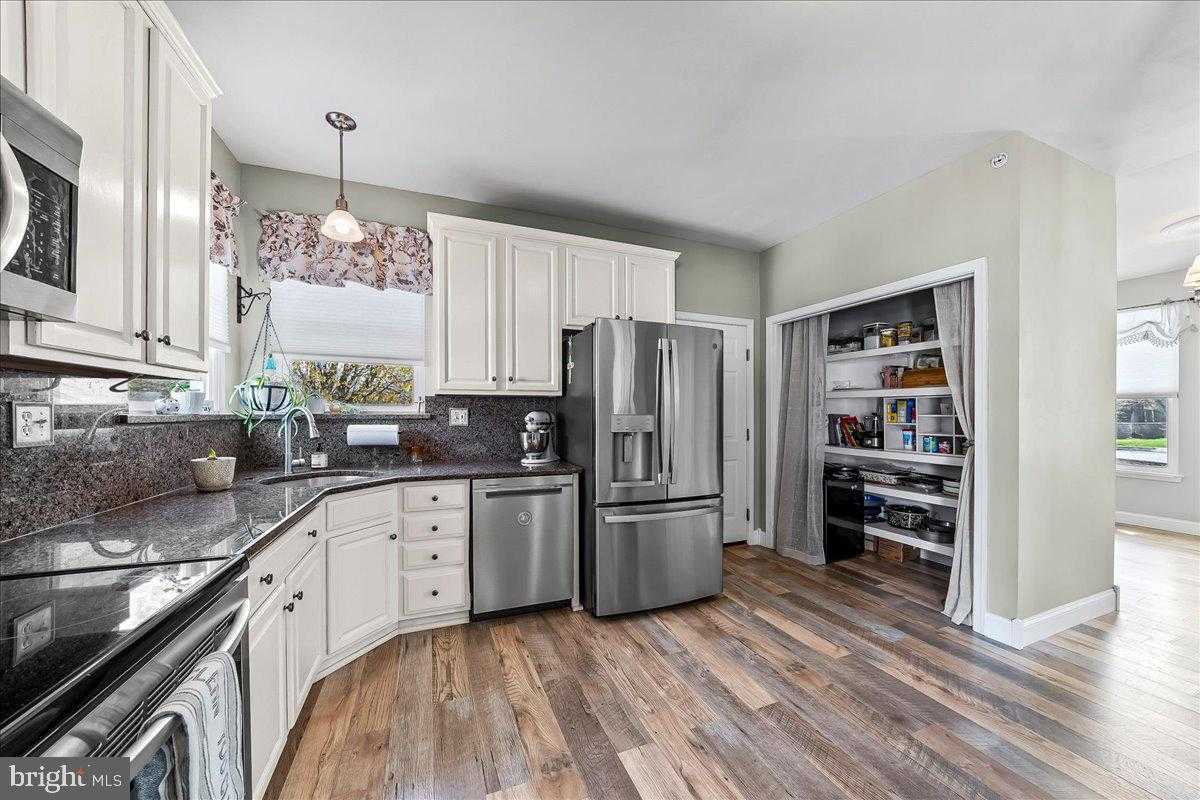 605 Barclay Cir photo 14