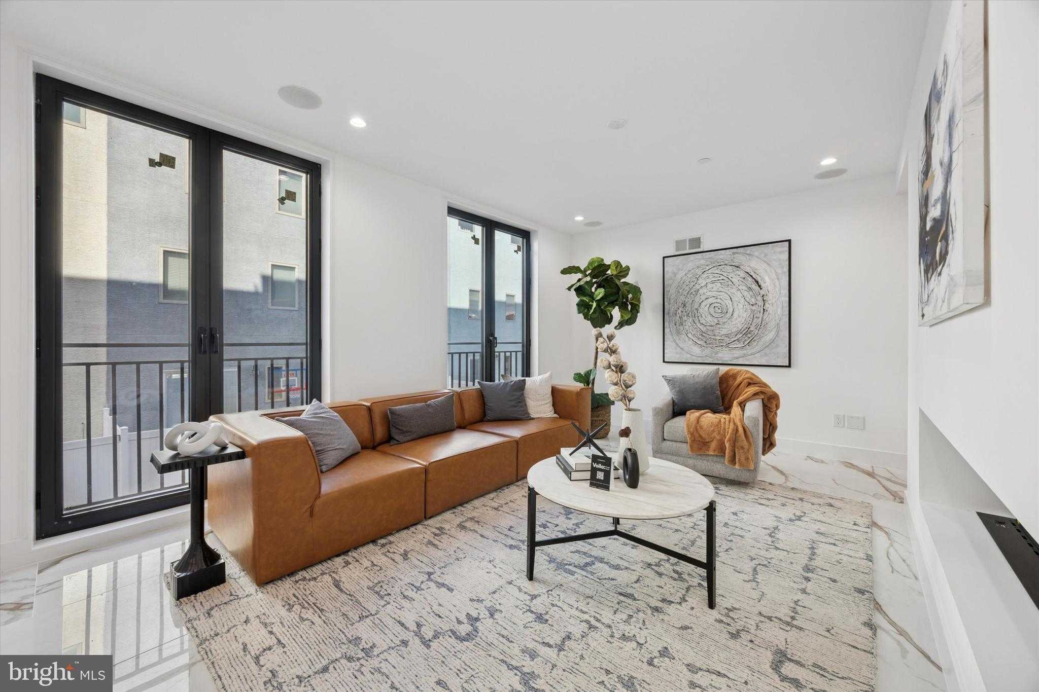 1922 Geary St photo 8