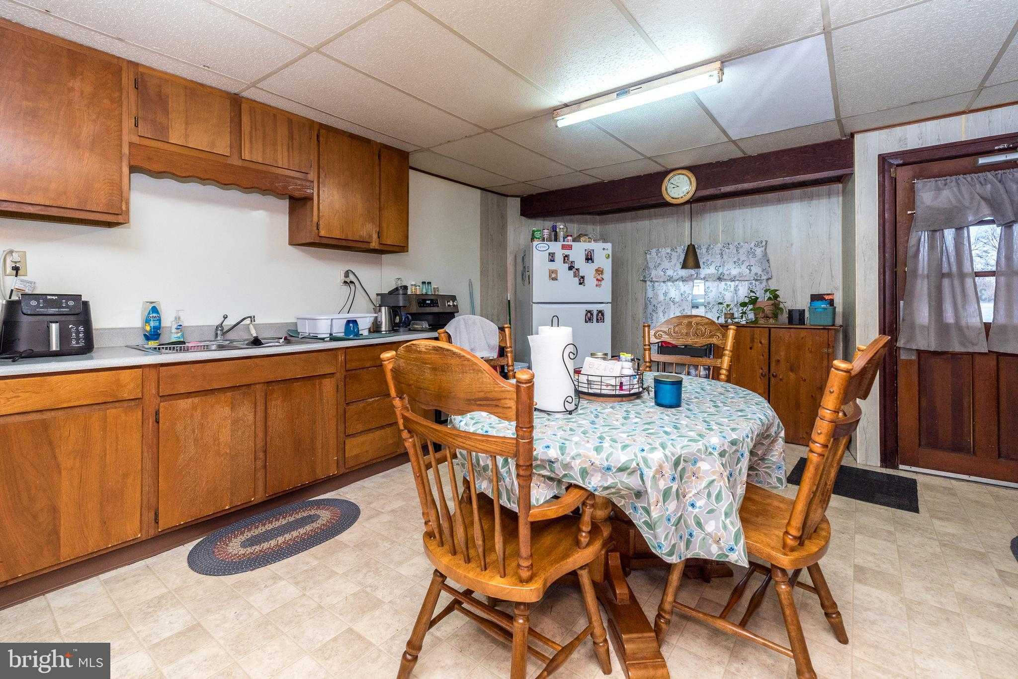 10 N Main St photo 17