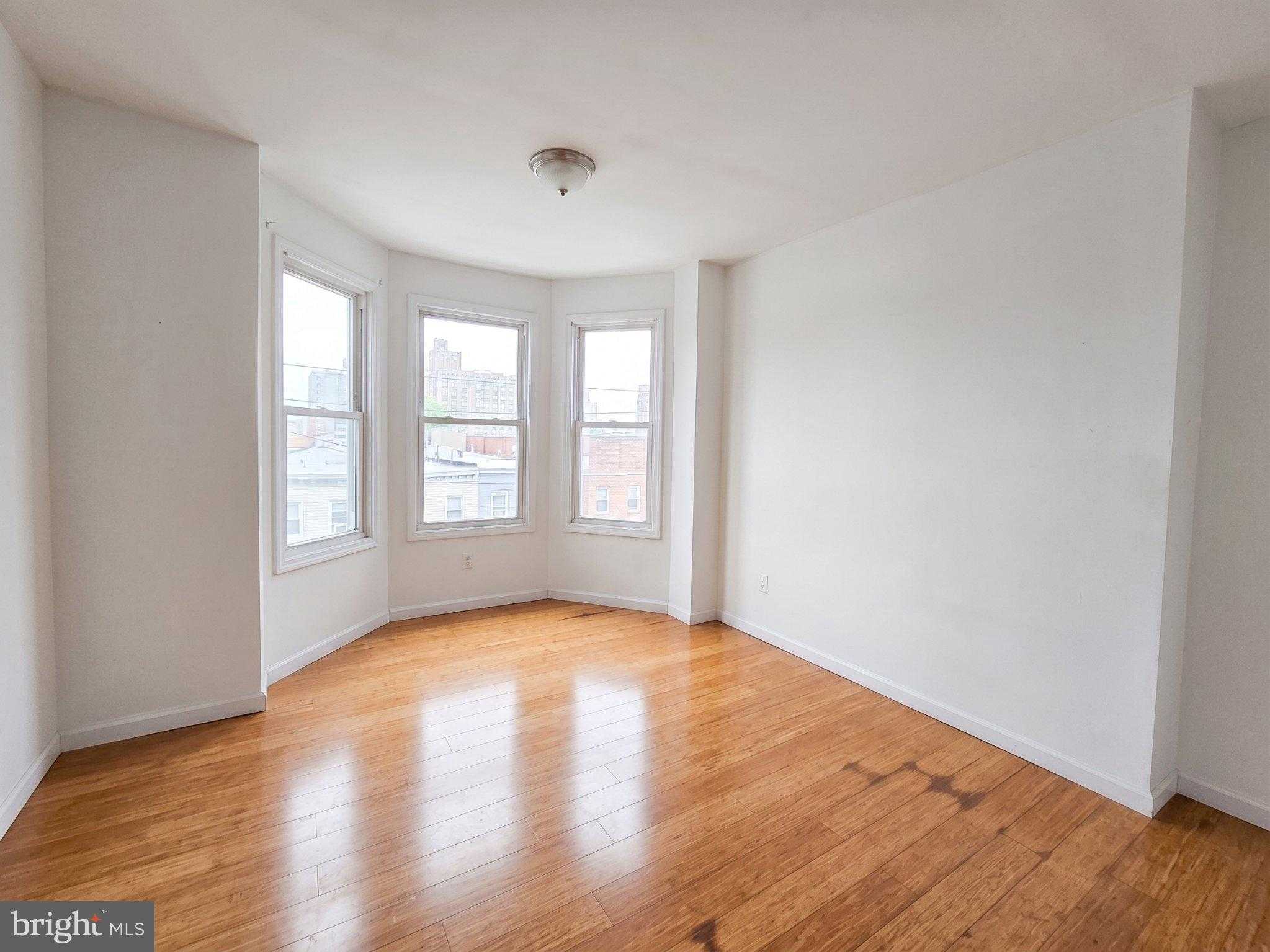 2107 W Somerset St photo 17