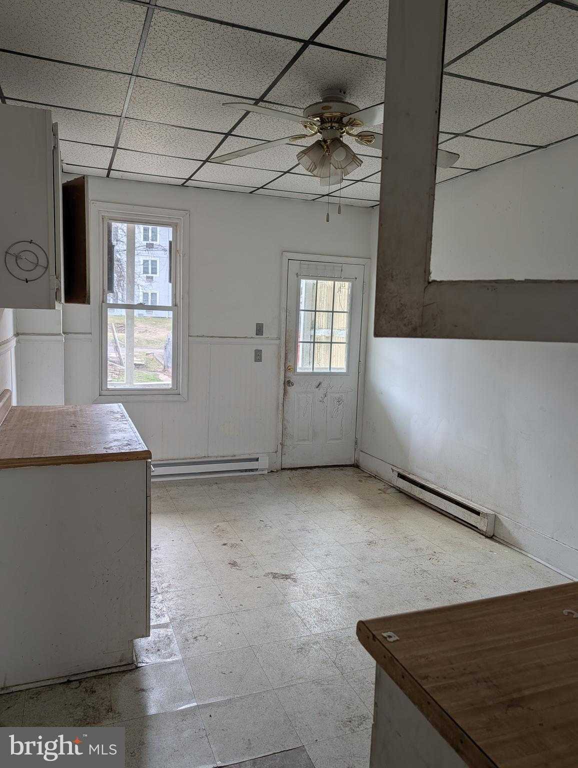 438 W 6th St photo 6