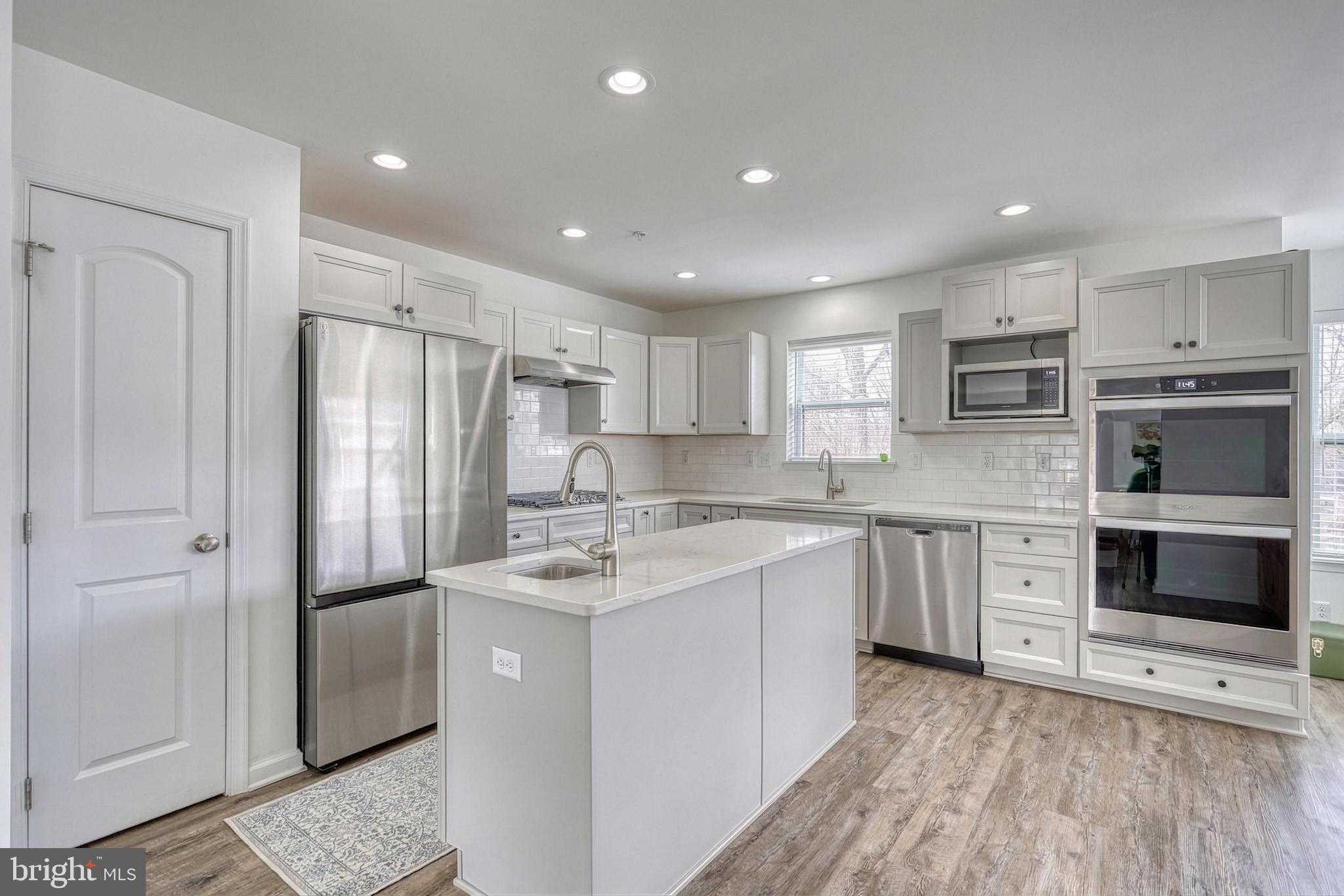 161 High Pointe Dr # UT-14 photo 12