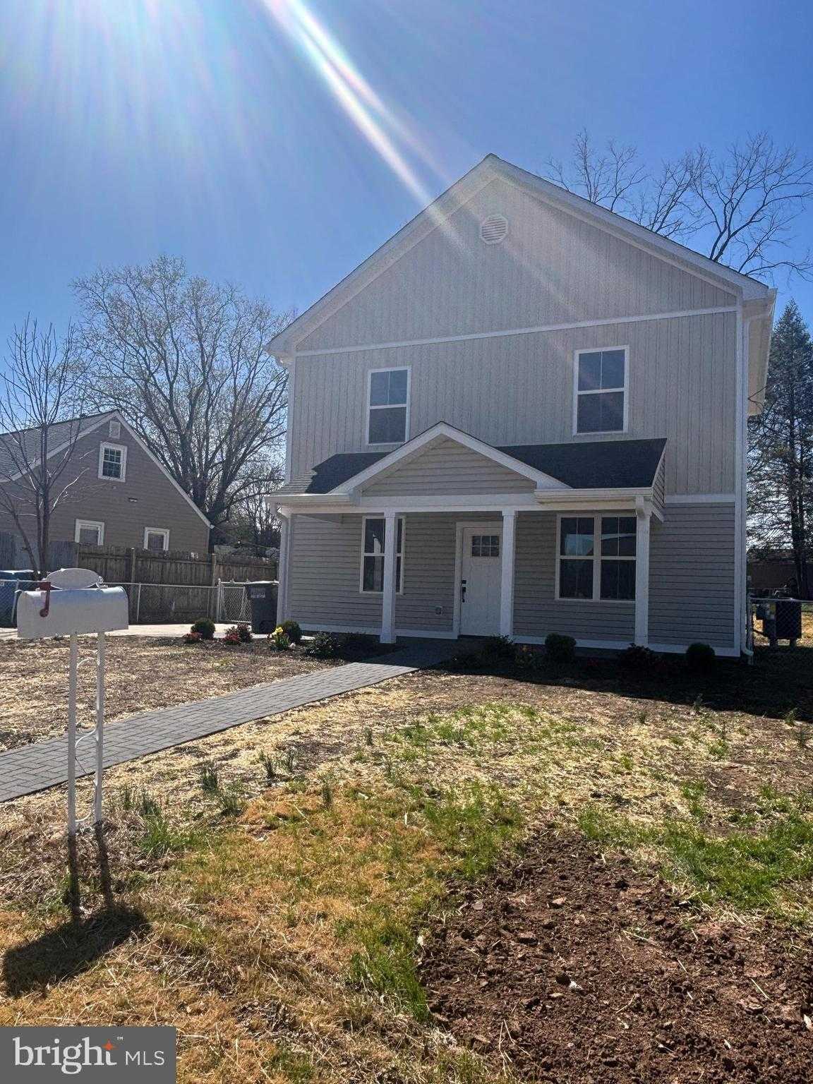 129 Evans St photo 2