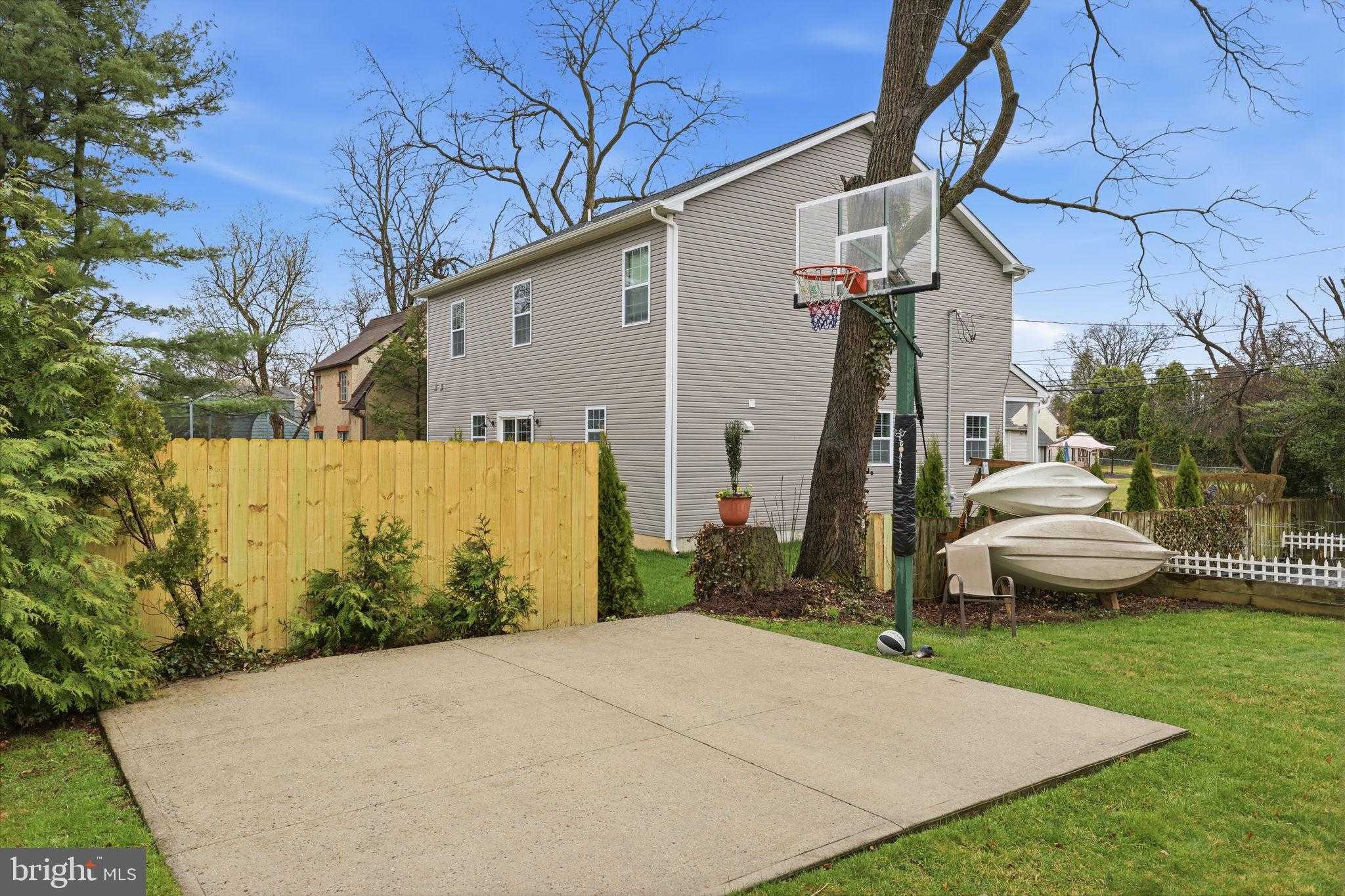 1607 Forrest Ave photo 42