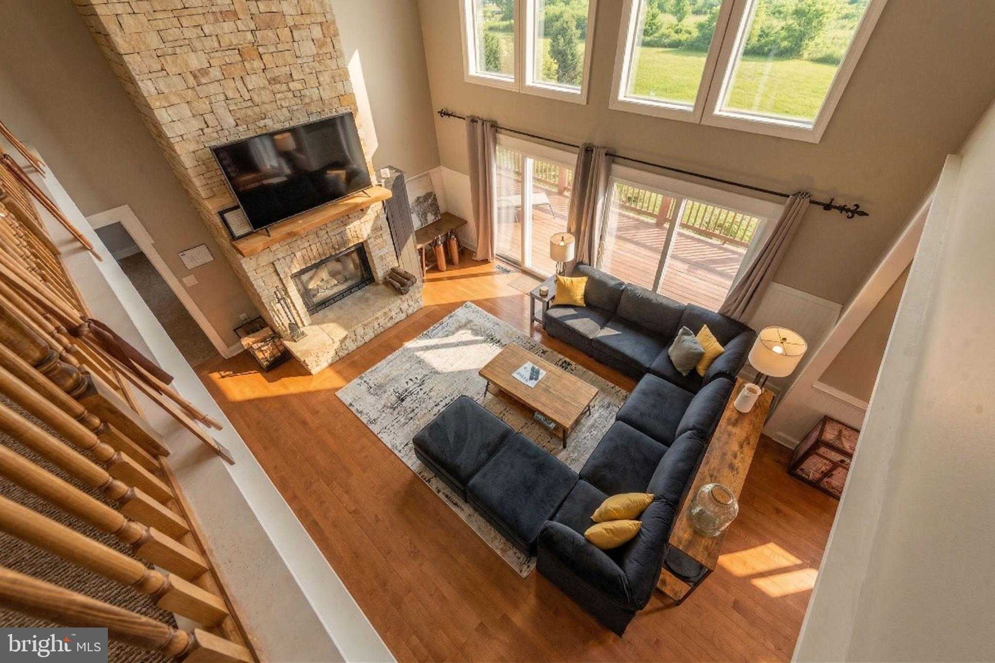 85 Clubhouse Dr photo 2