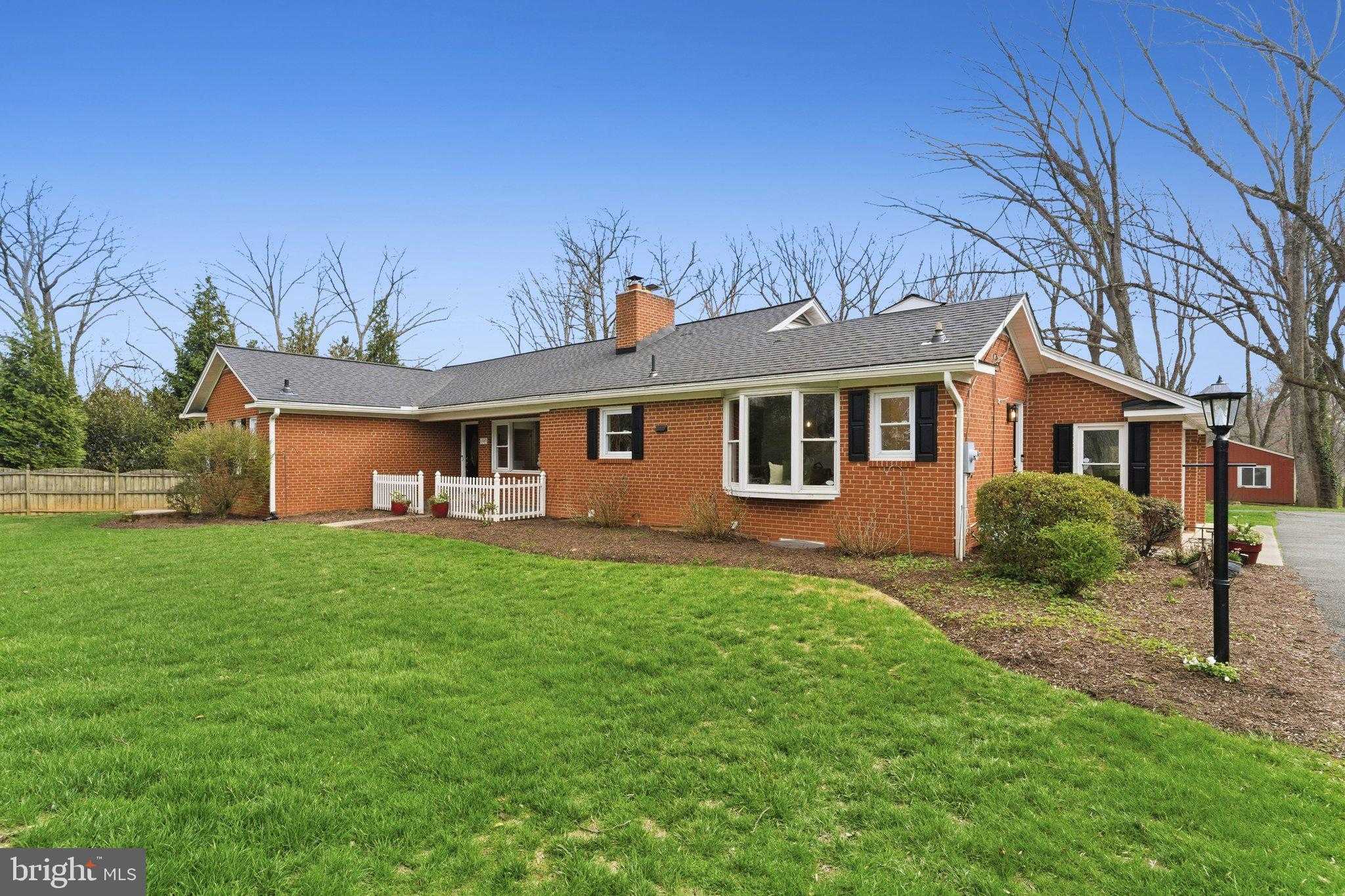 8509 Crestview Dr photo 2